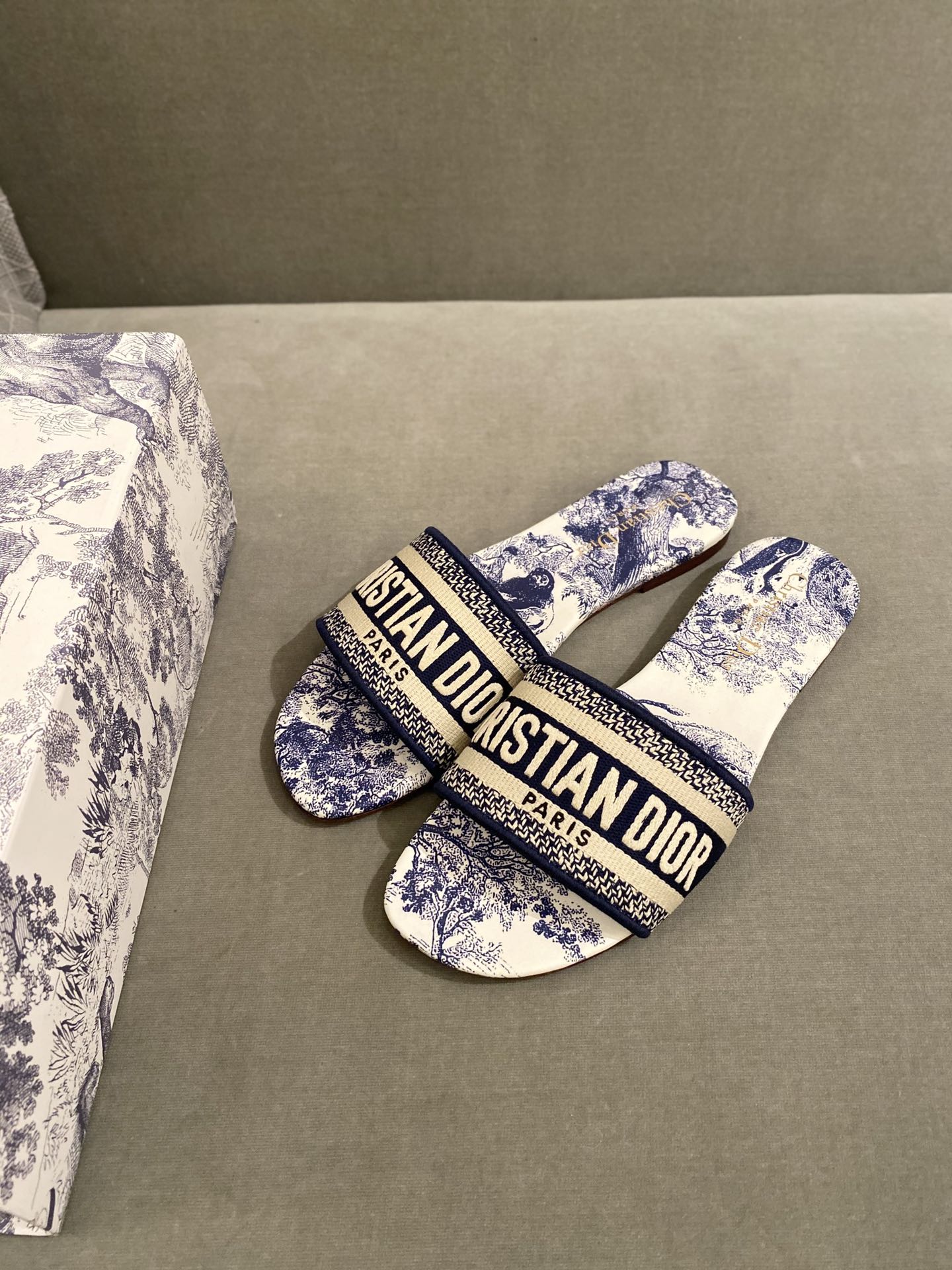 D*or slippers