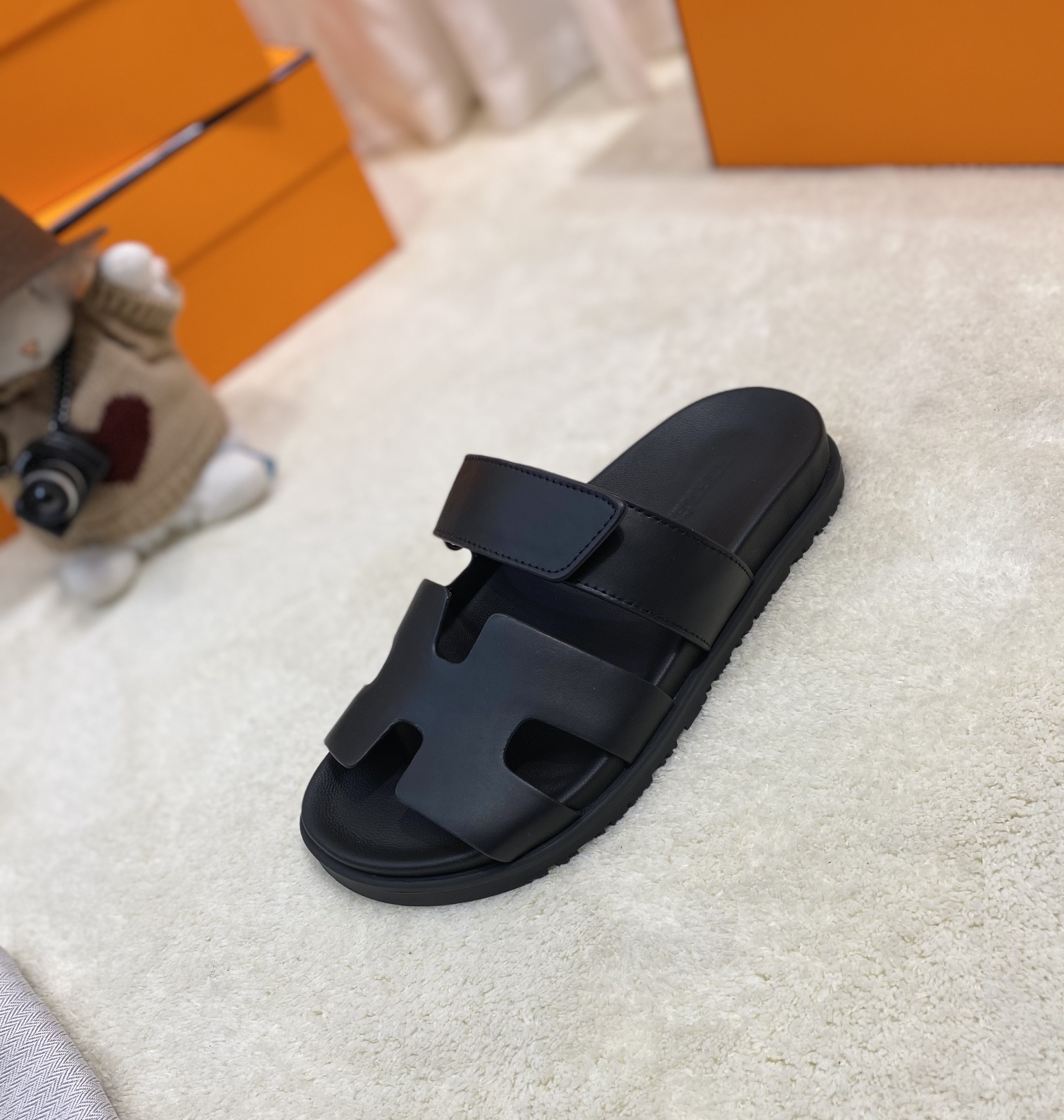 H**mes sandals