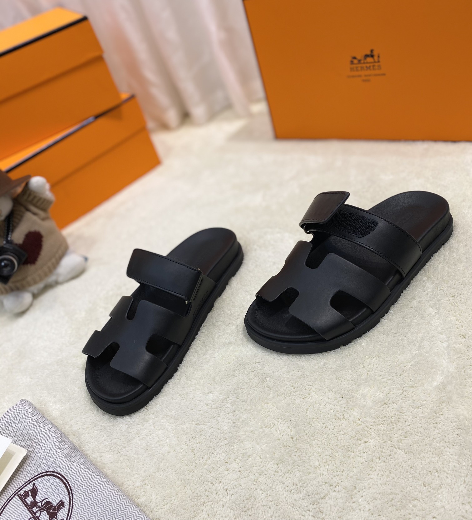H**mes sandals