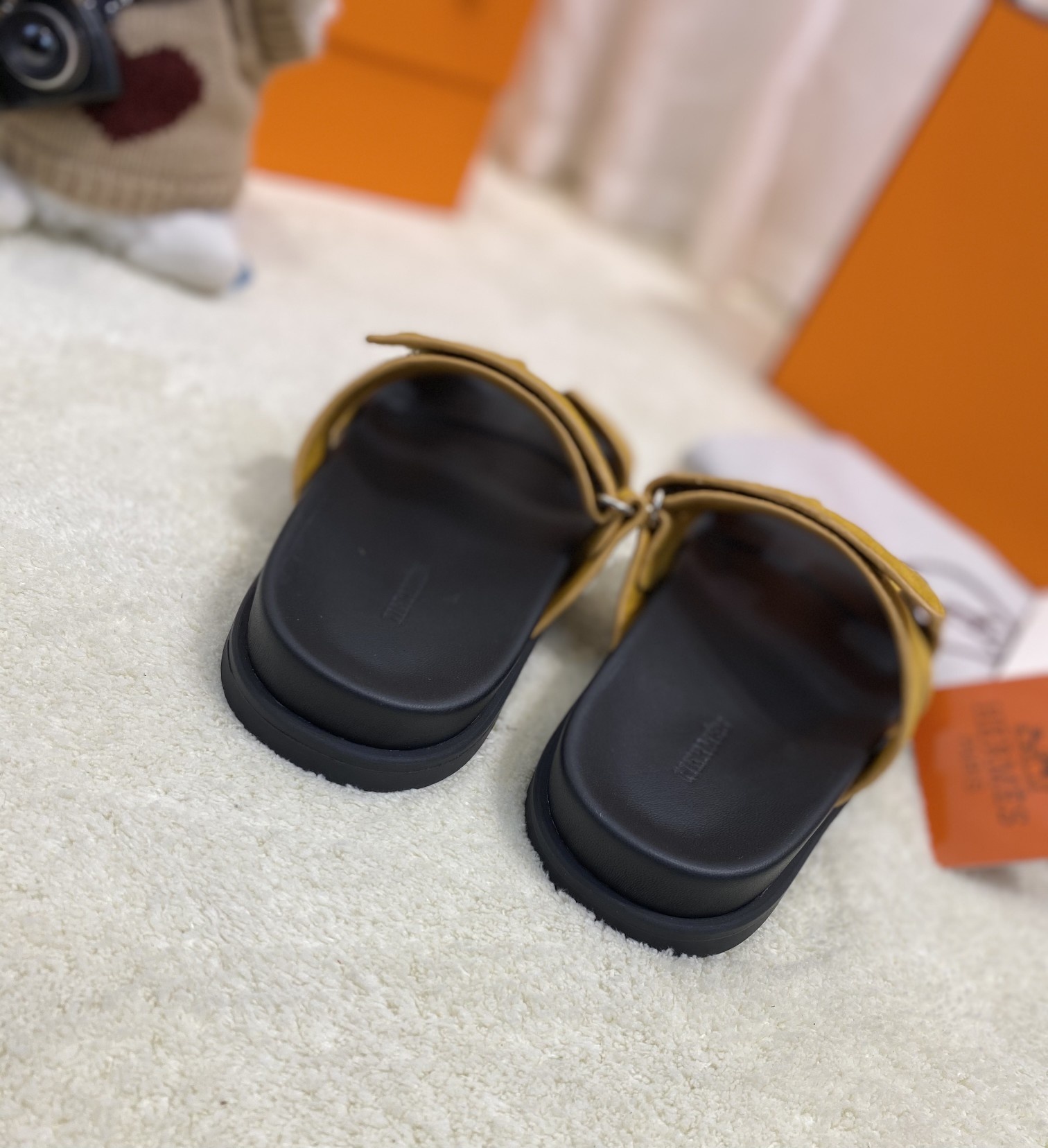 H**mes sandals