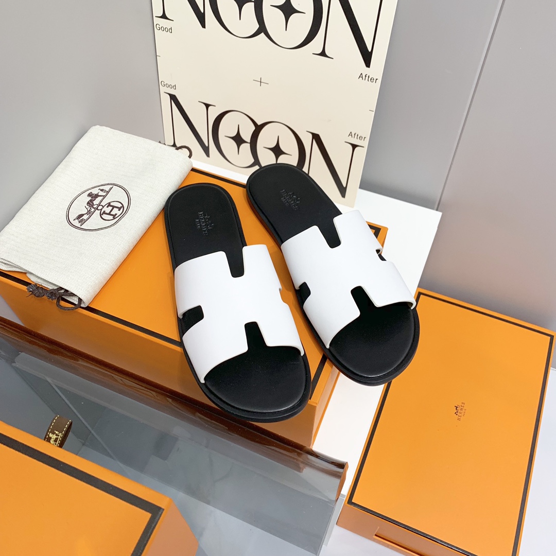 H**mes sandals