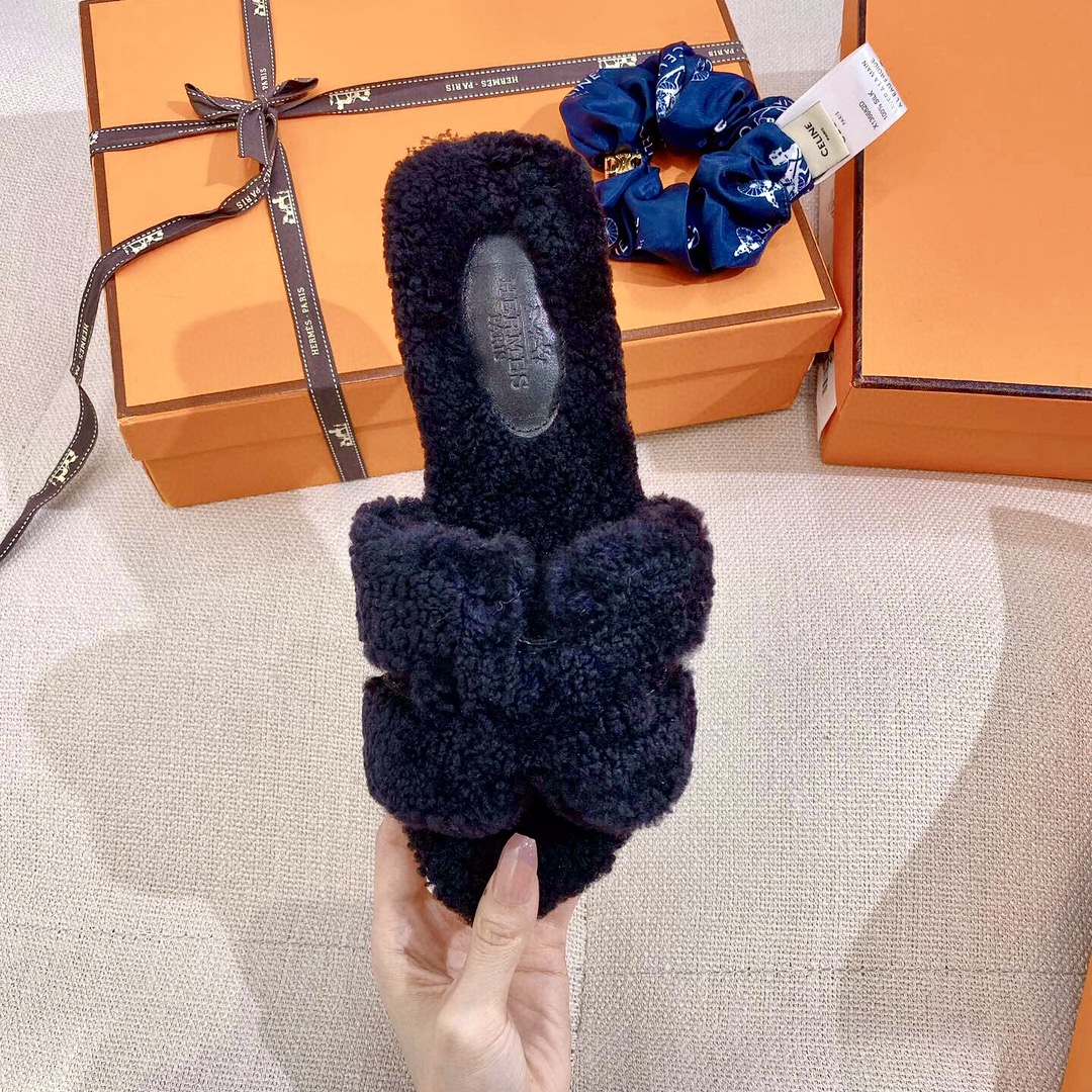 H**mes sandals