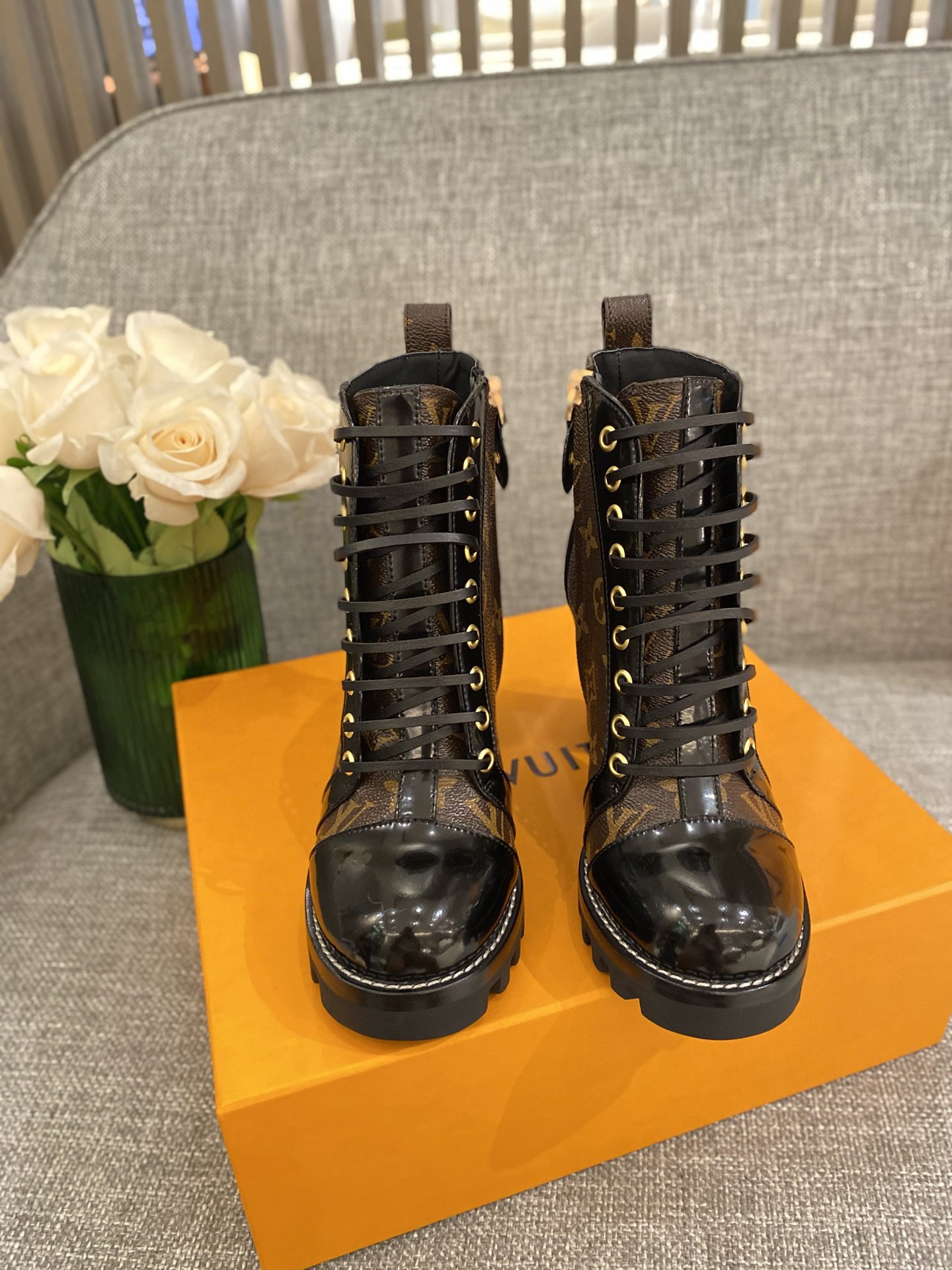 l0*is V*t0n boots