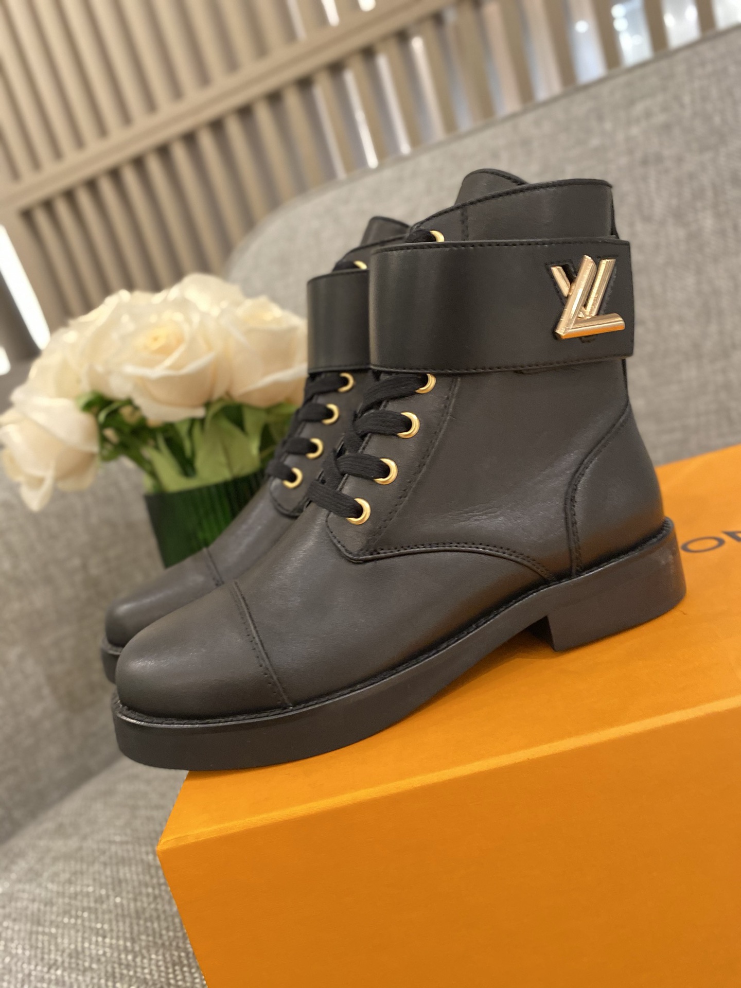 l0*is V*t0n boots