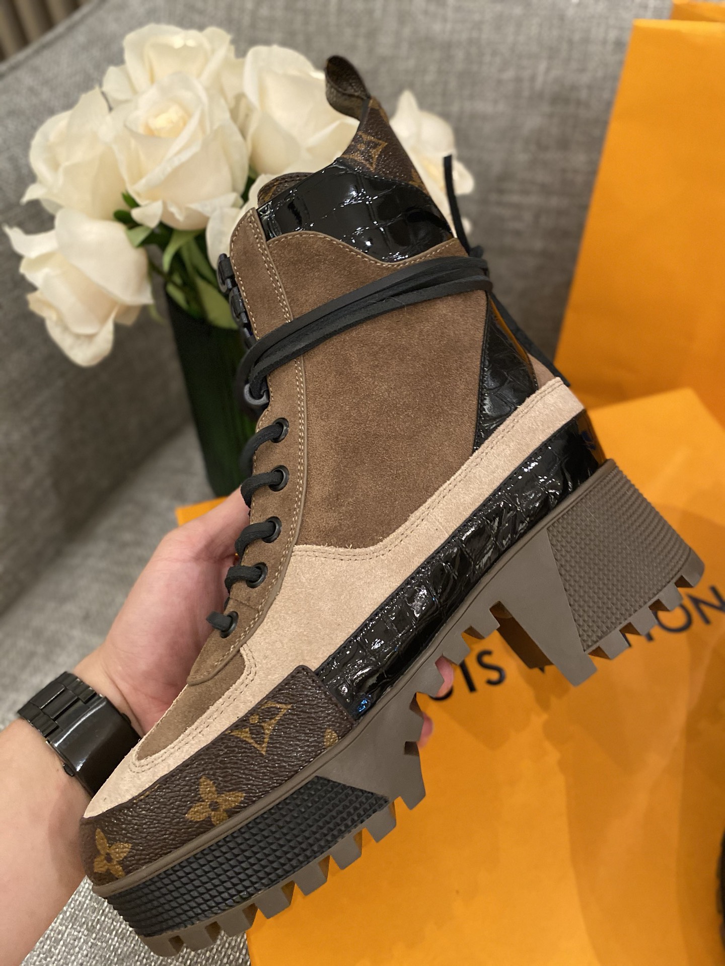 l0*is V*t0n boots