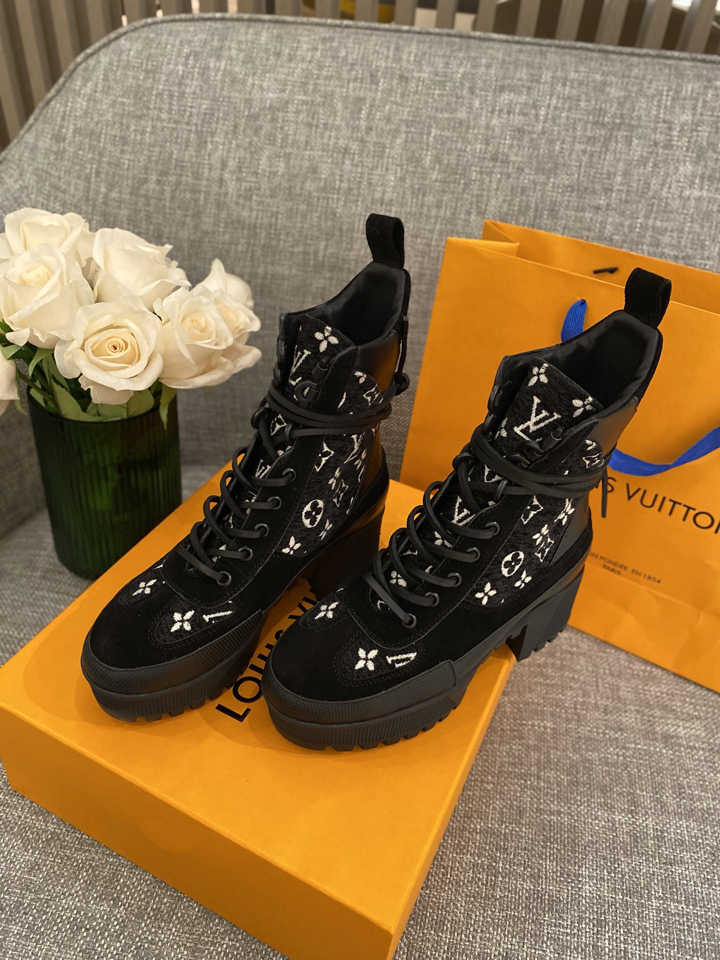 l0*is V*t0n boots