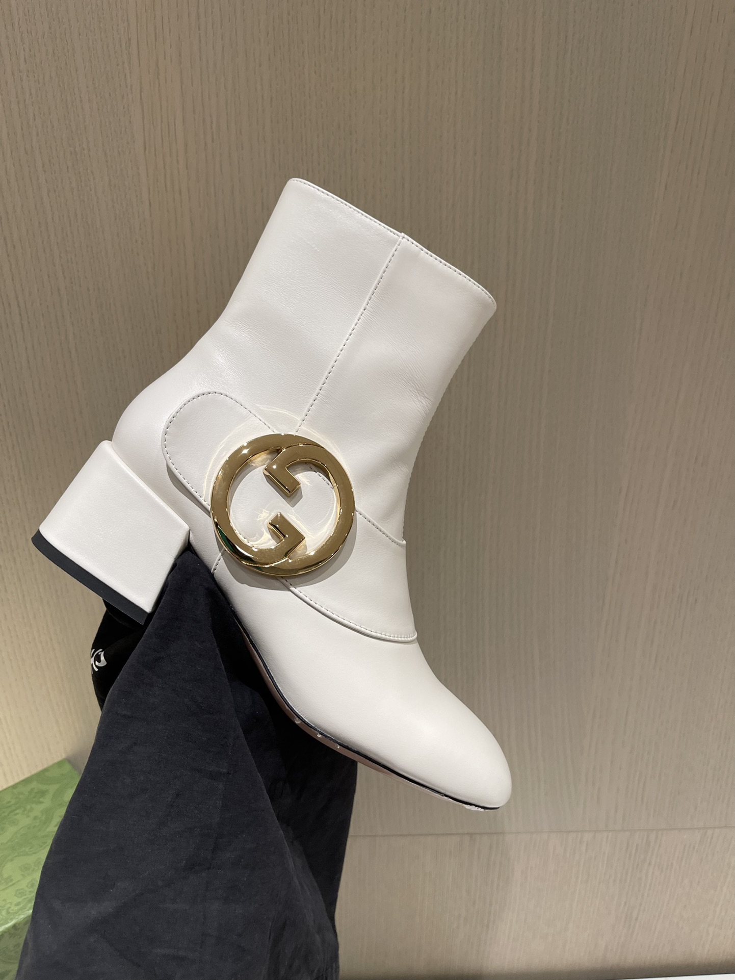 G*u*i boots