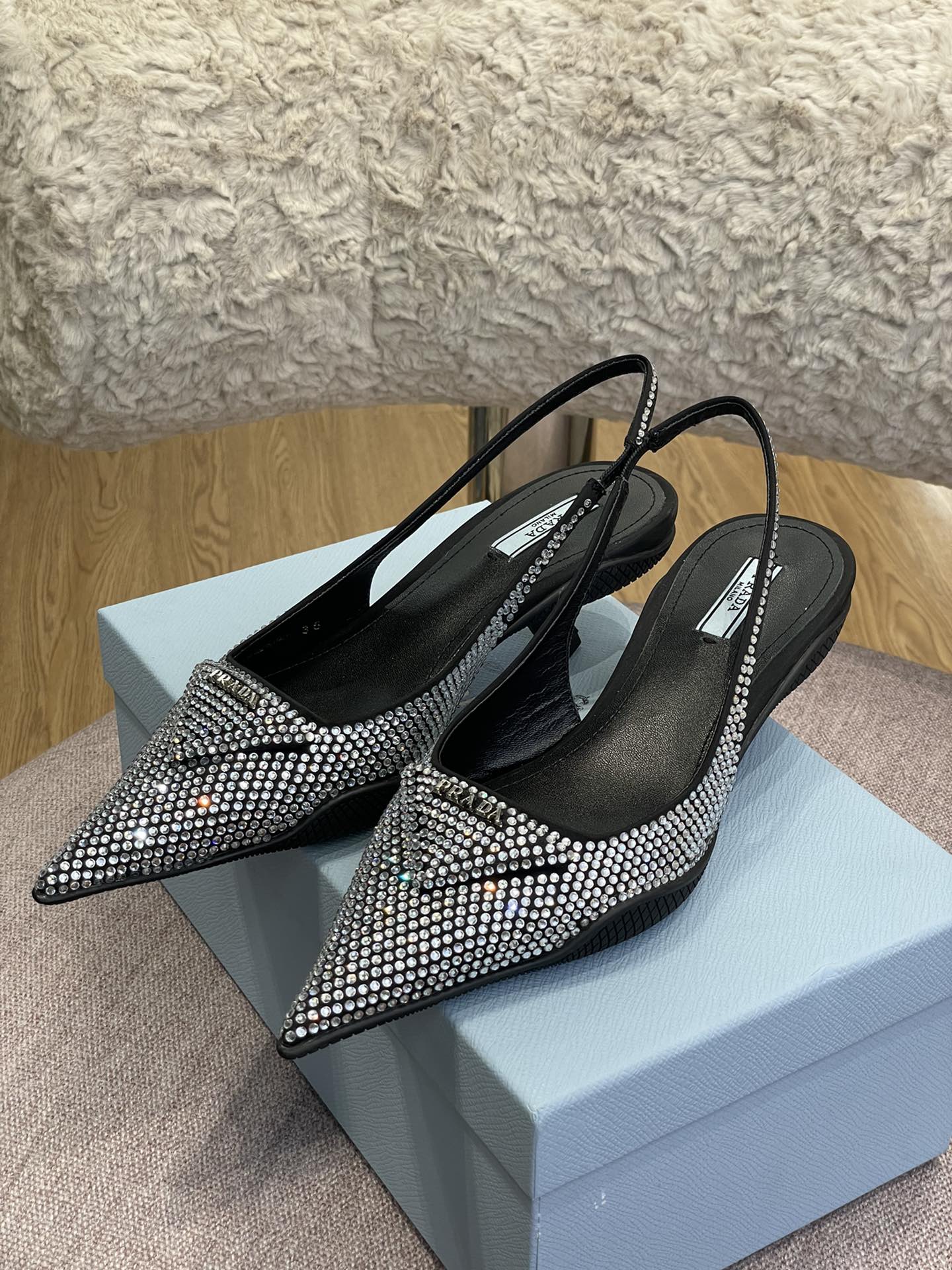 Pra*a heels 2022ss