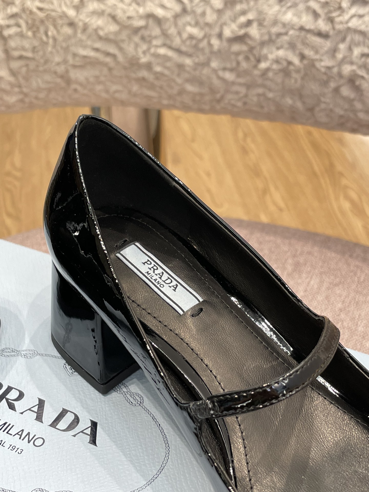 Pra*a heels 2022ss