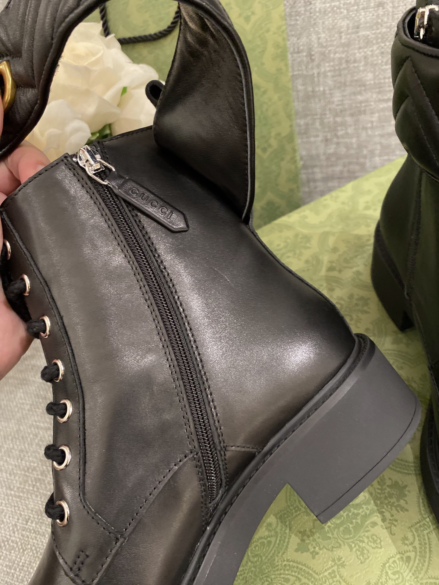 G*u*i boots