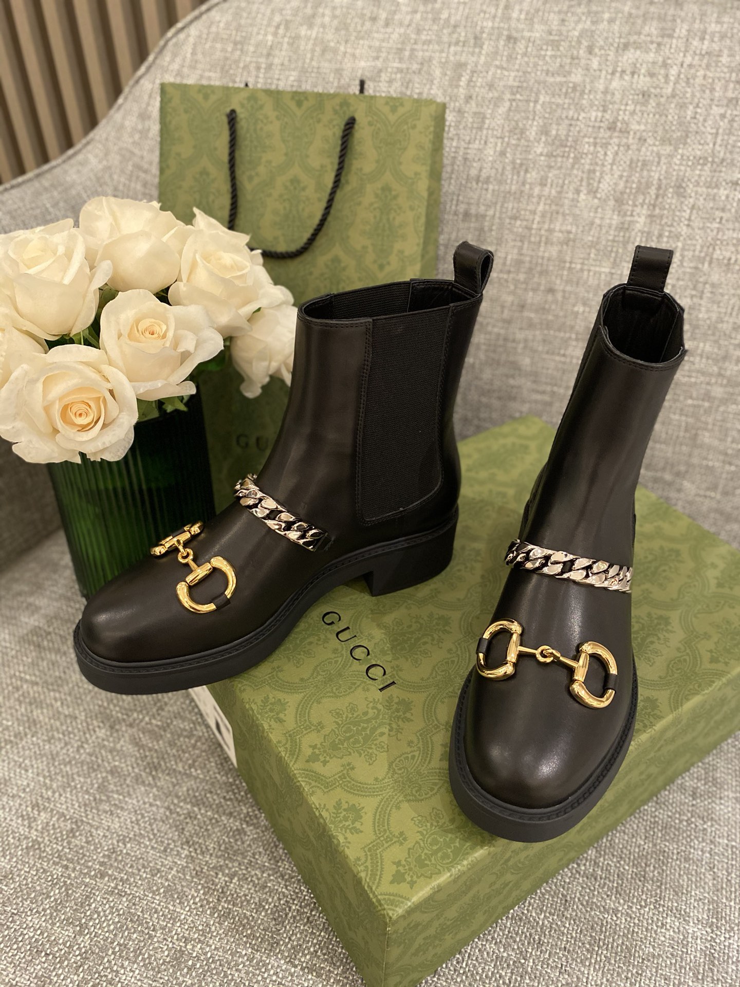 G*u*i boots