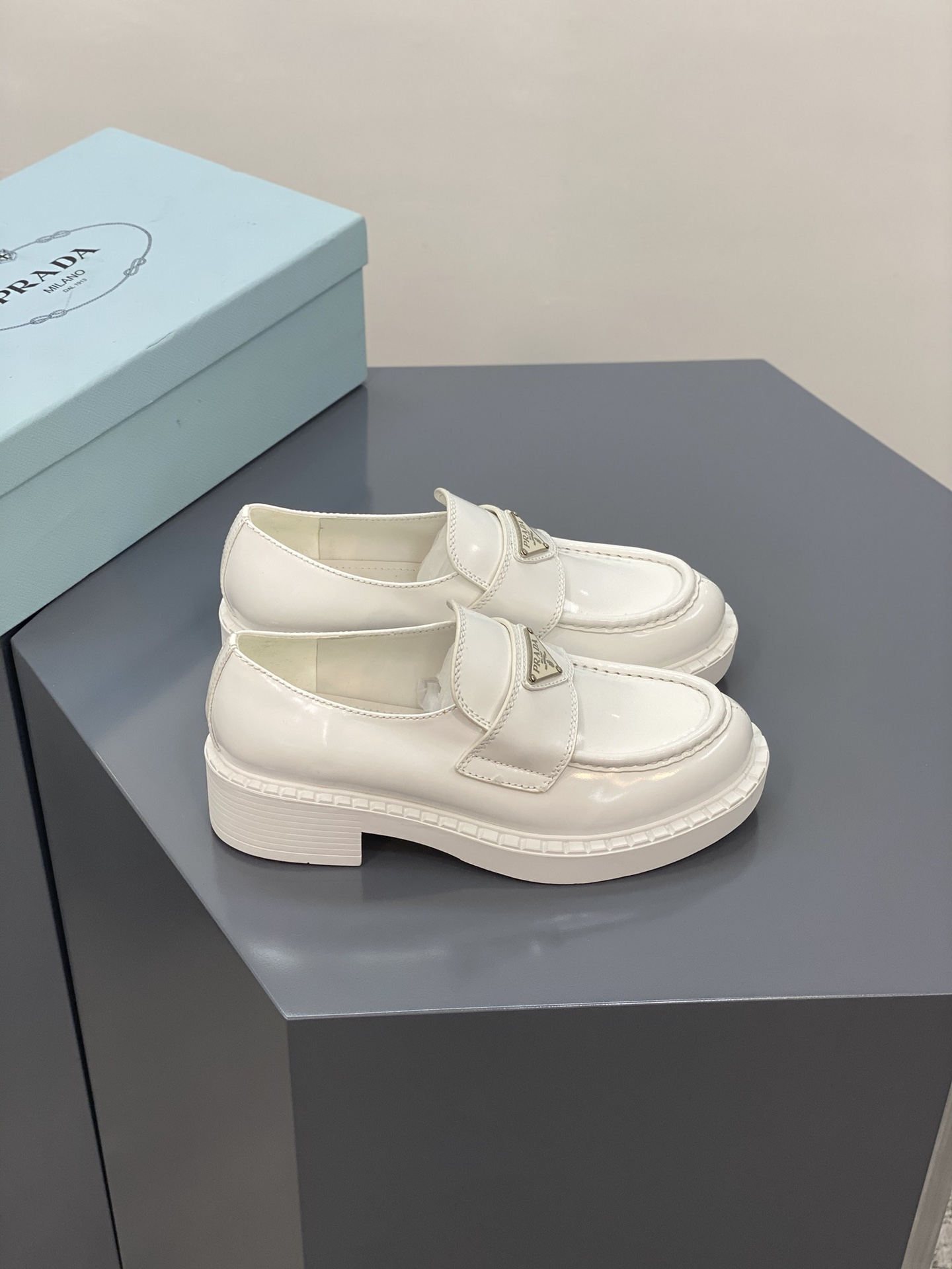 Pra*a loafers 2022ss