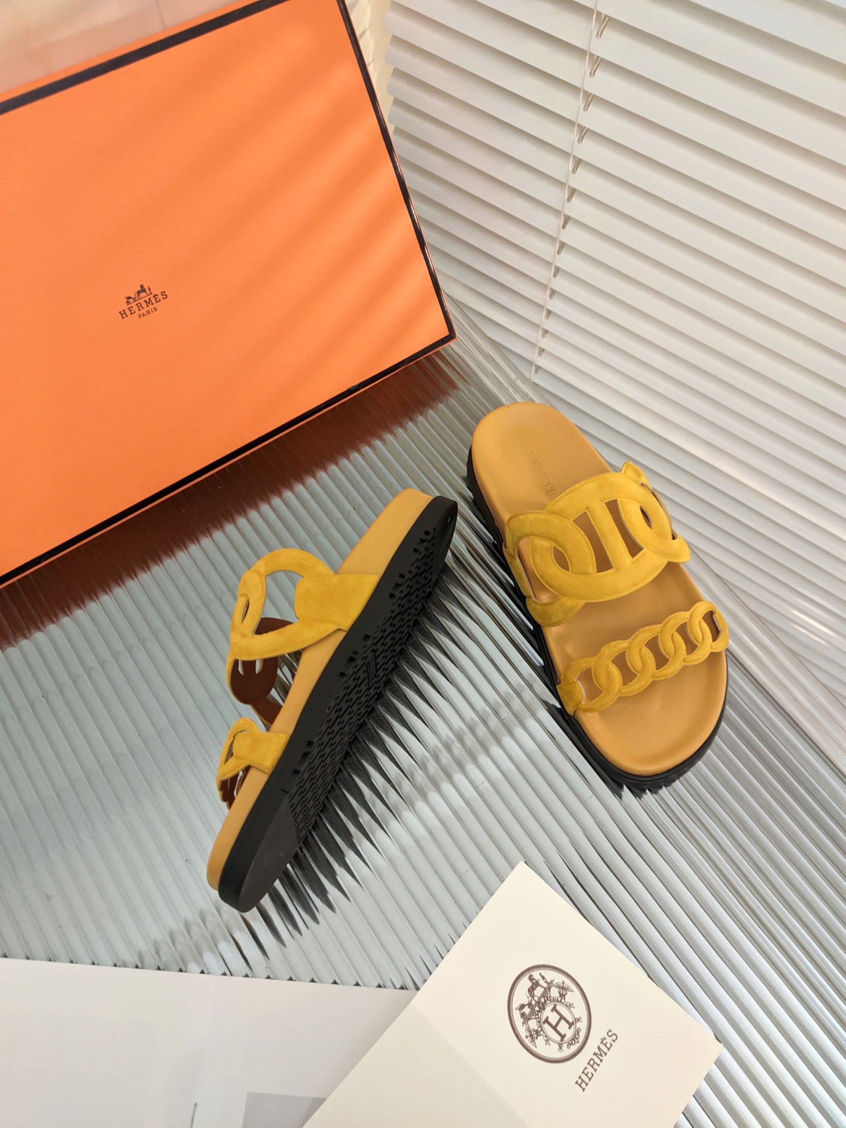 H**mes sandals