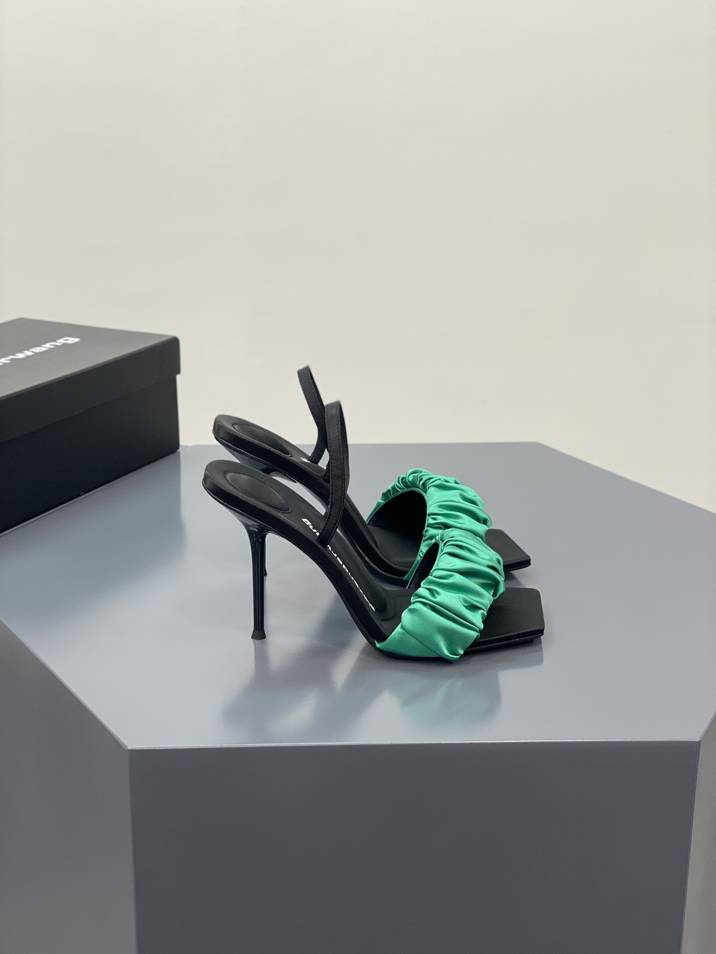 A1exa*der heels