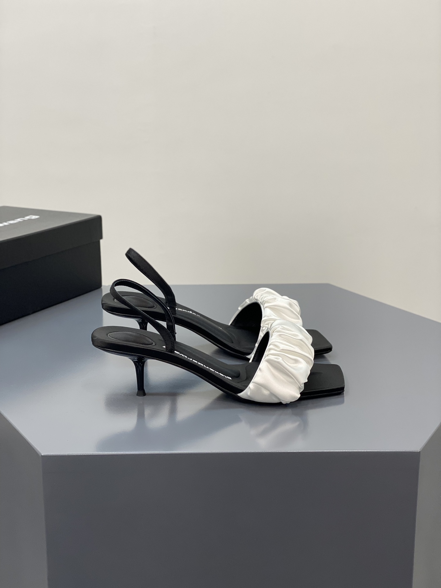 A1exa*der heels