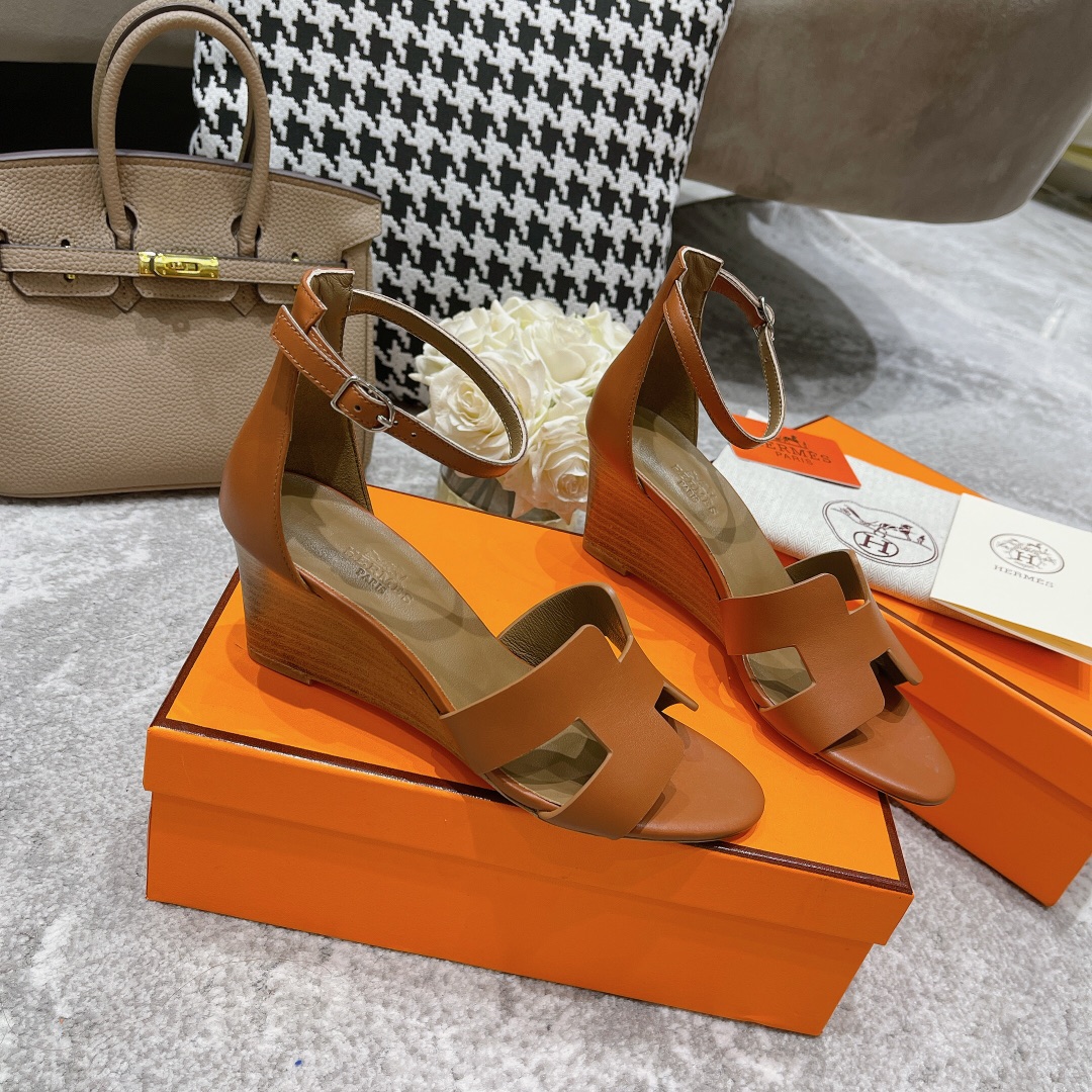 H**mes sandals