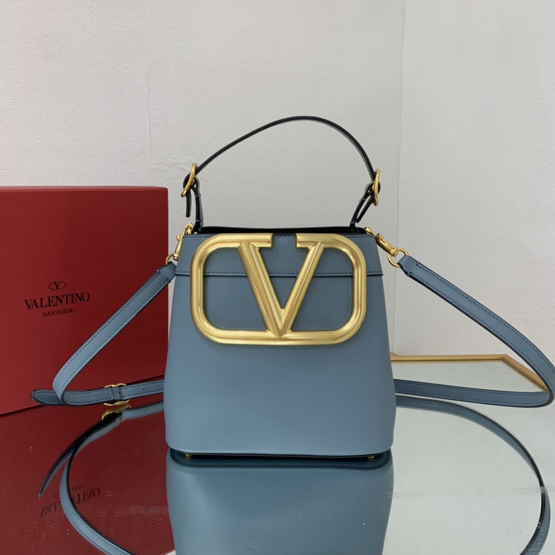 Va1e*ntin0 garavani s*pervee bag-20*19*12cm