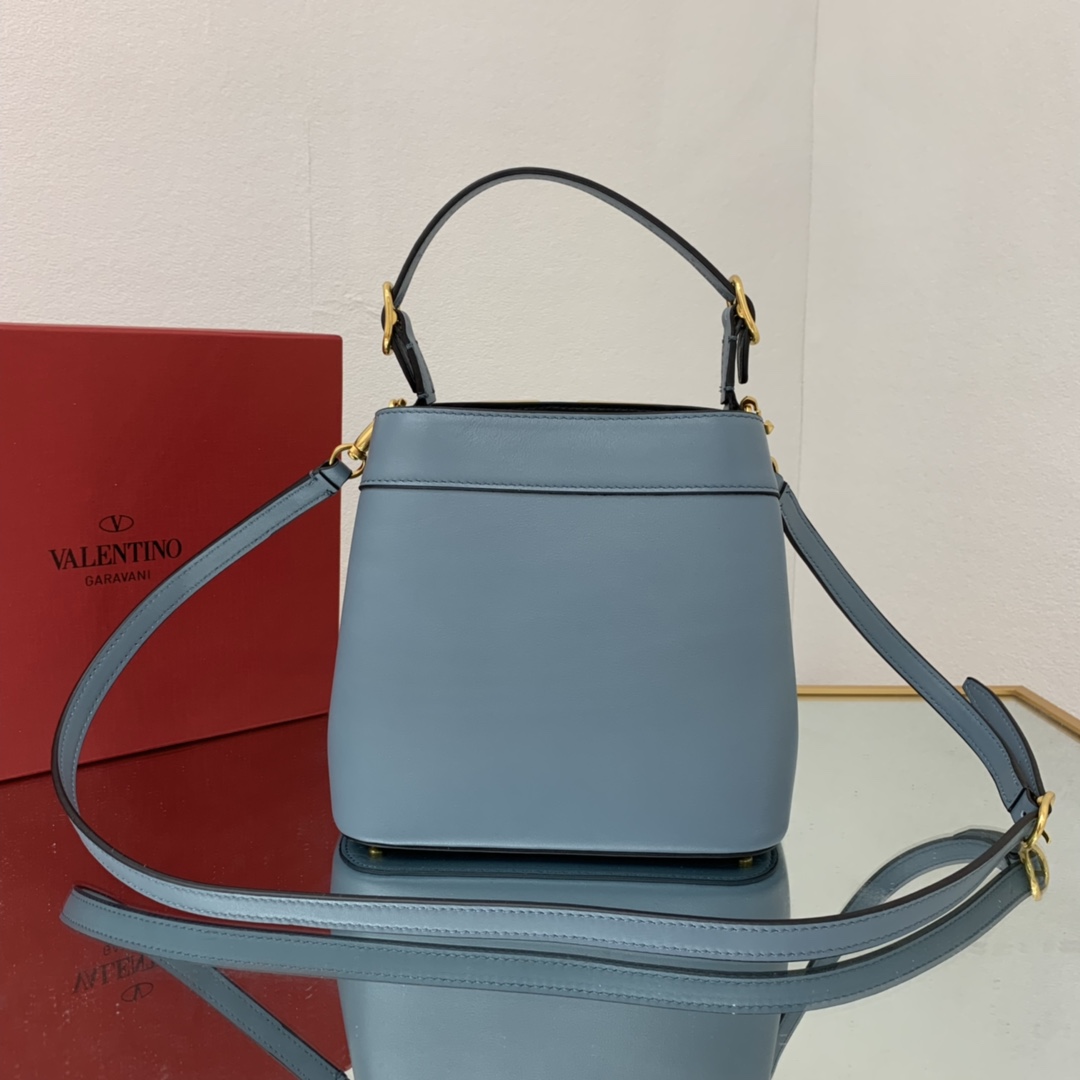 Va1e*ntin0 garavani s*pervee bag-20*19*12cm