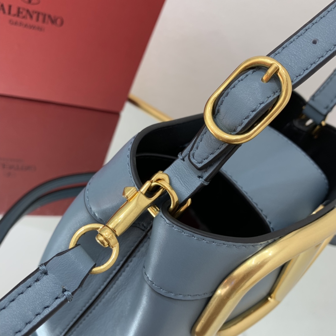 Va1e*ntin0 garavani s*pervee bag-20*19*12cm