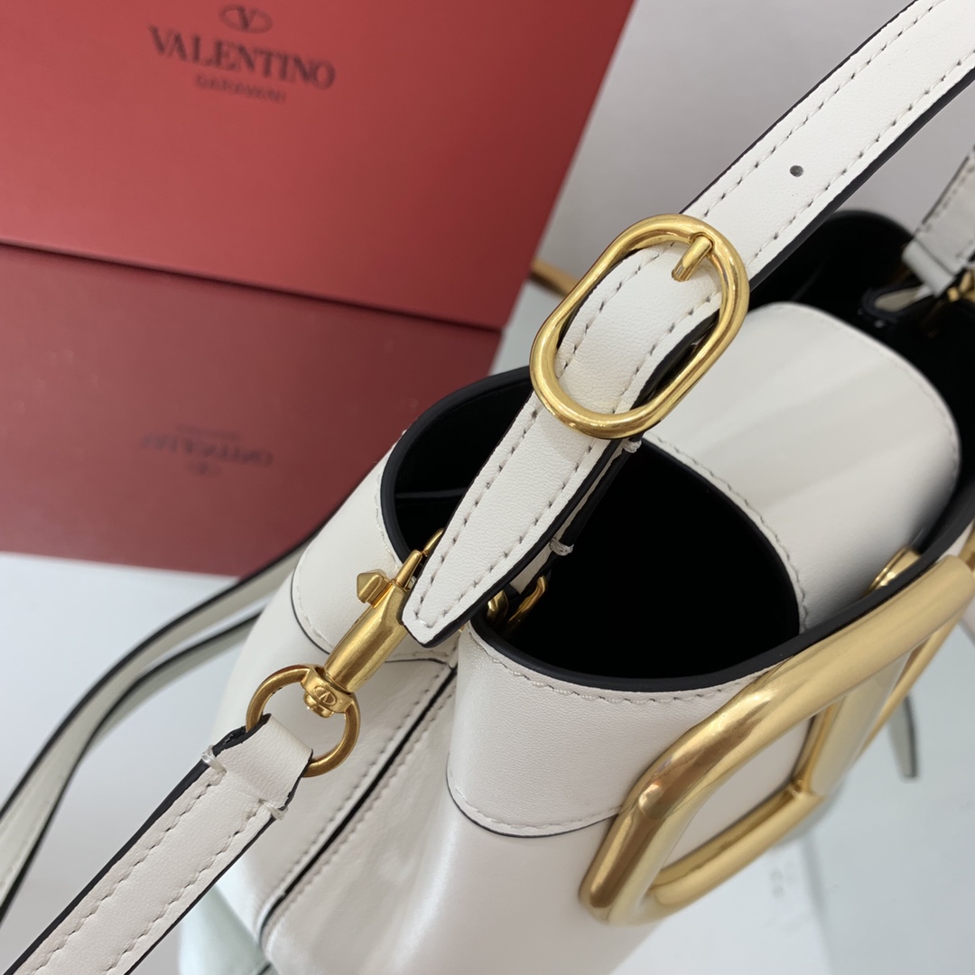 Va1e*ntin0 garavani s*pervee bag-20*19*12cm