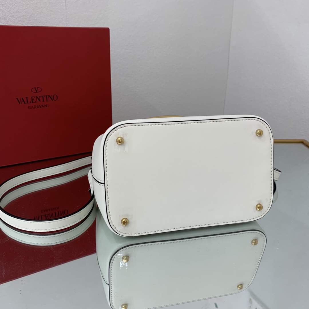 Va1e*ntin0 garavani s*pervee bag-20*19*12cm