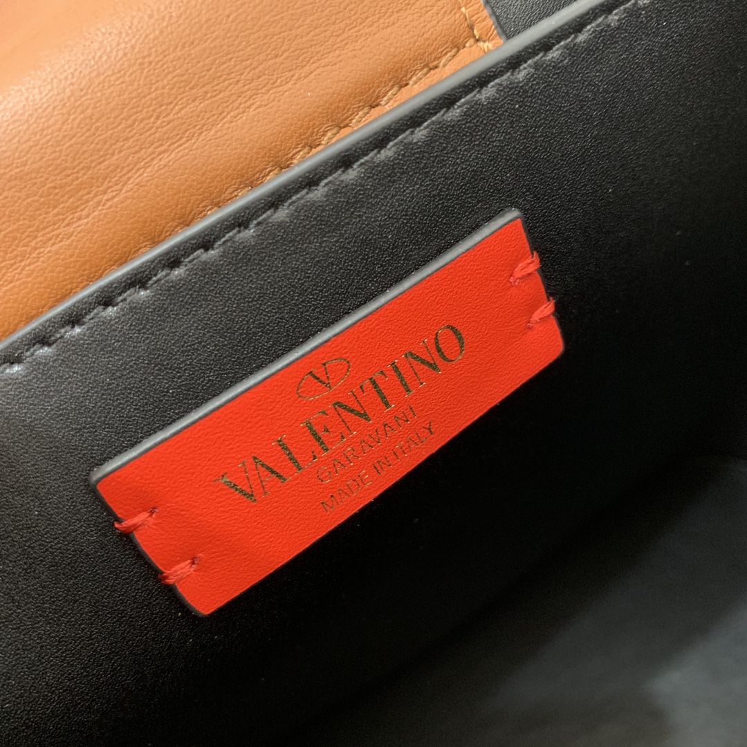 Va1e*ntin0 garavani s*pervee bag-20*19*12cm