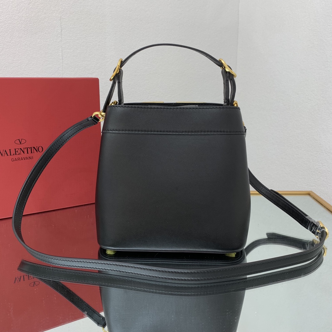Va1e*ntin0 garavani s*pervee bag-20*19*12cm