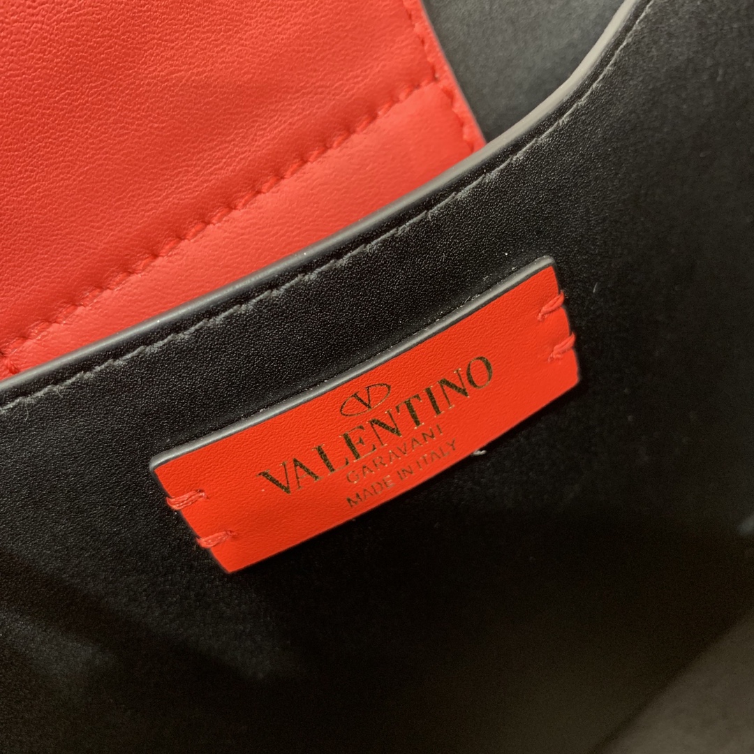 Va1e*ntin0 garavani s*pervee bag-20*19*12cm