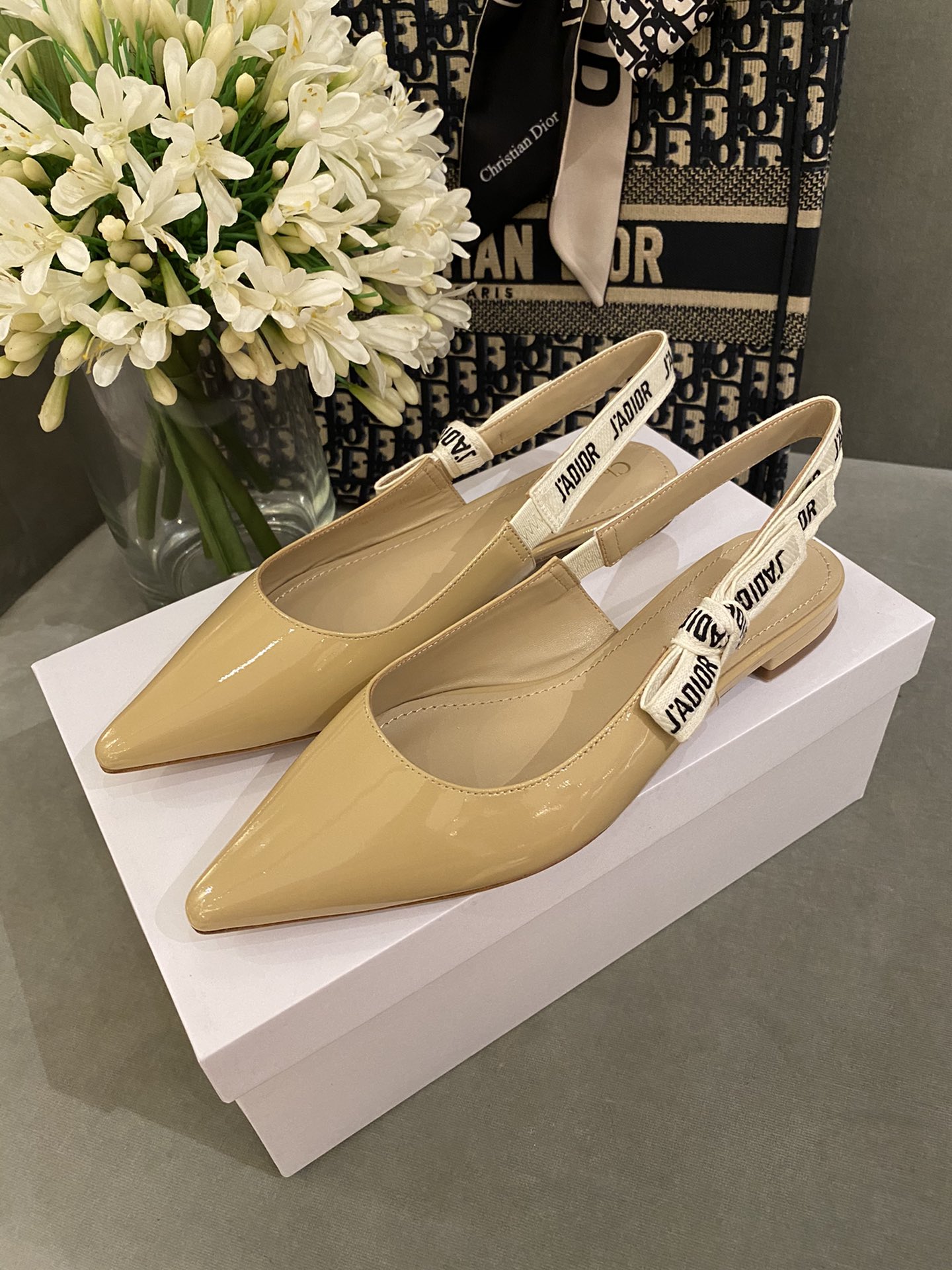 D*or flap shoes