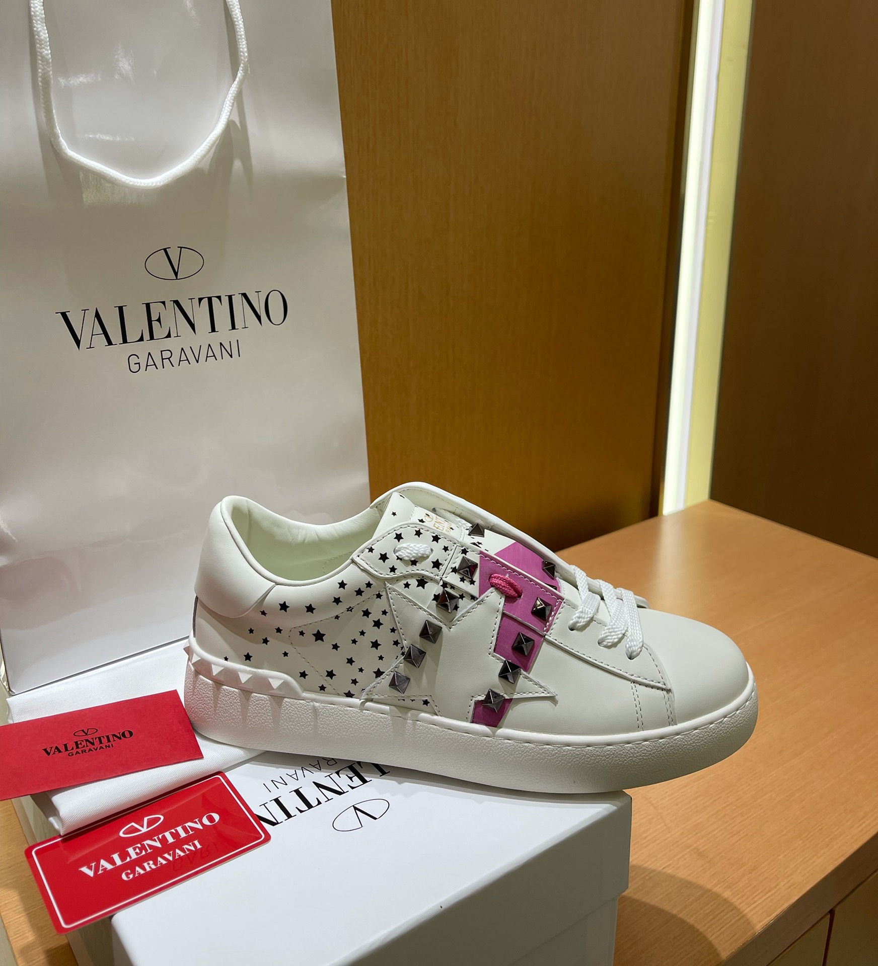 Va1e*ntin0 garavani sneakers
