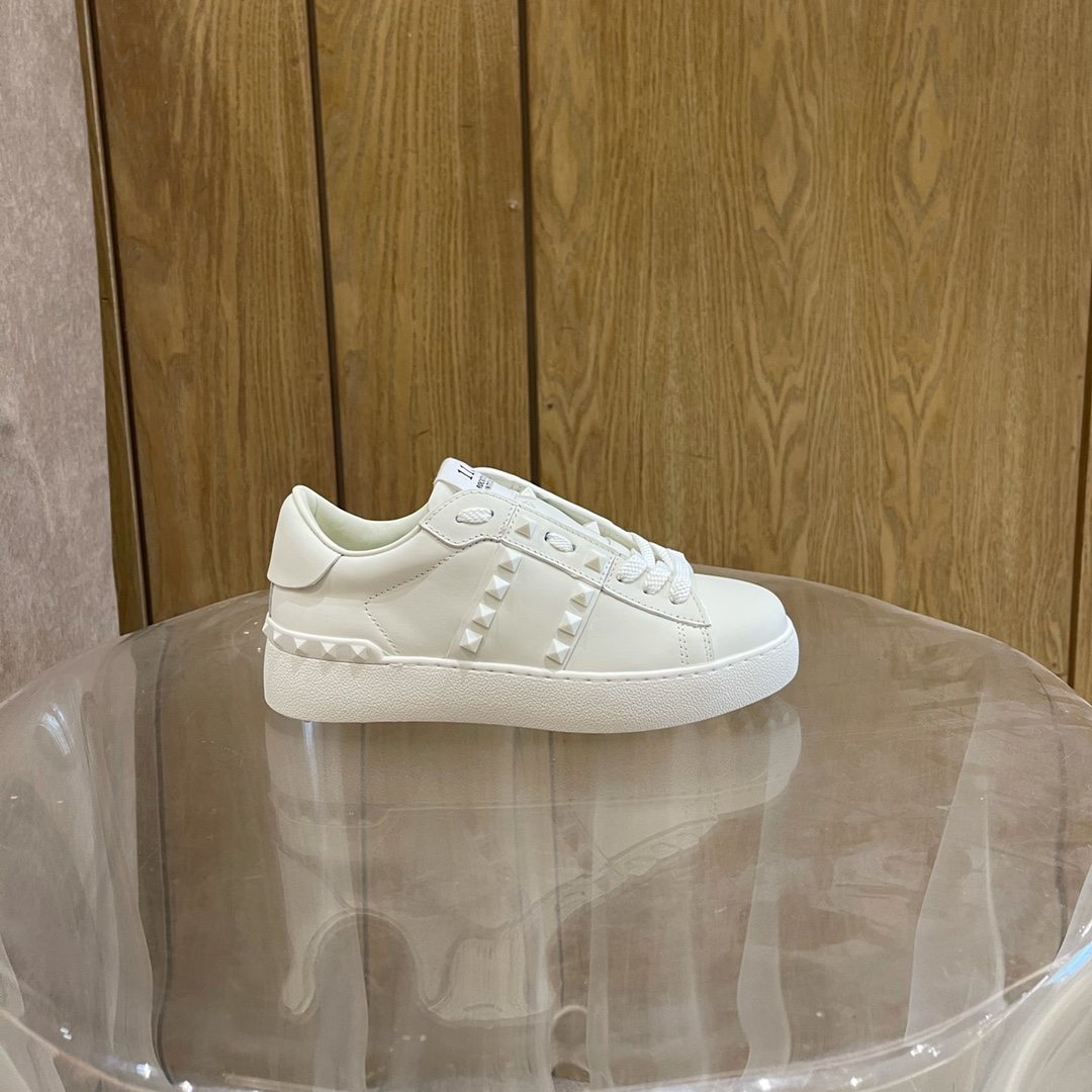 Va1e*ntin0 garavani sneakers