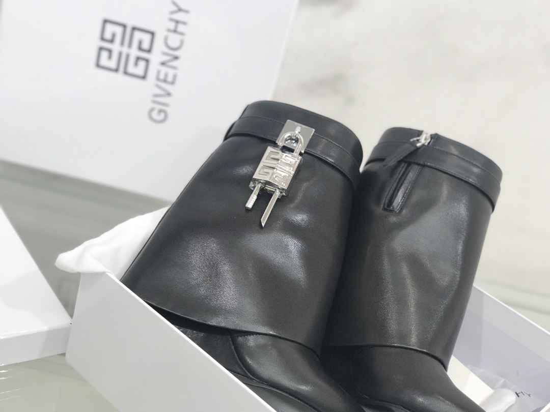 G1uenchy boots(eu35-42)