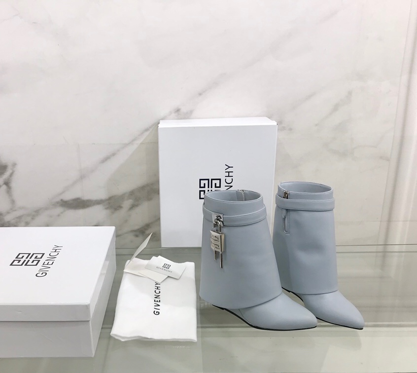 G1uenchy boots(eu35-42)