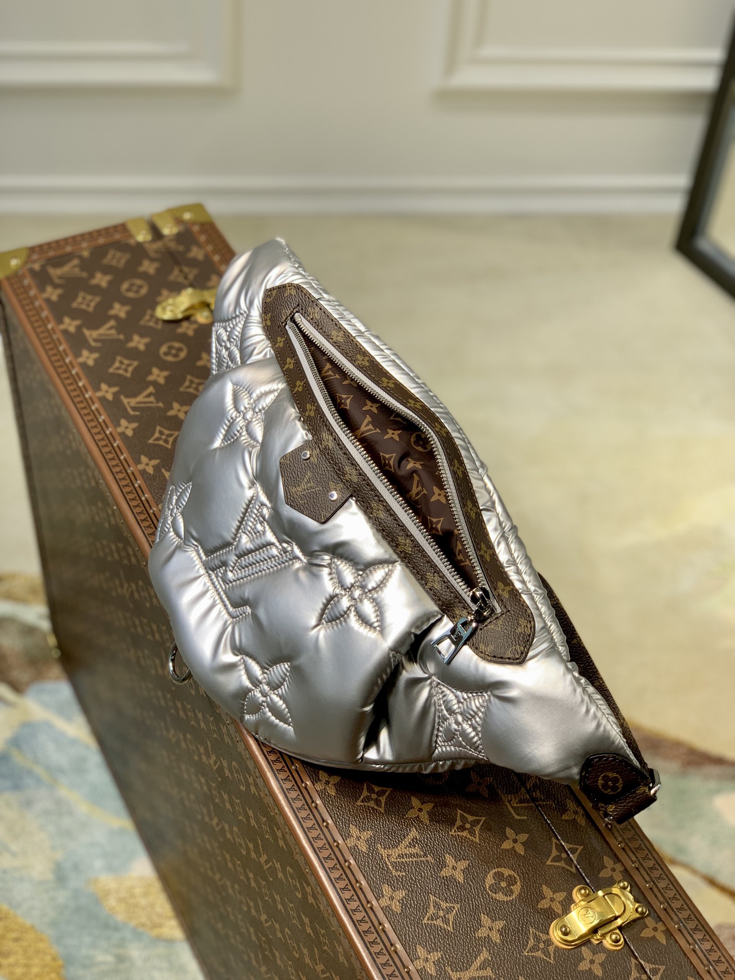 l0*is V*t0n pillow maxi bum bag-44 x 24 x 7cm