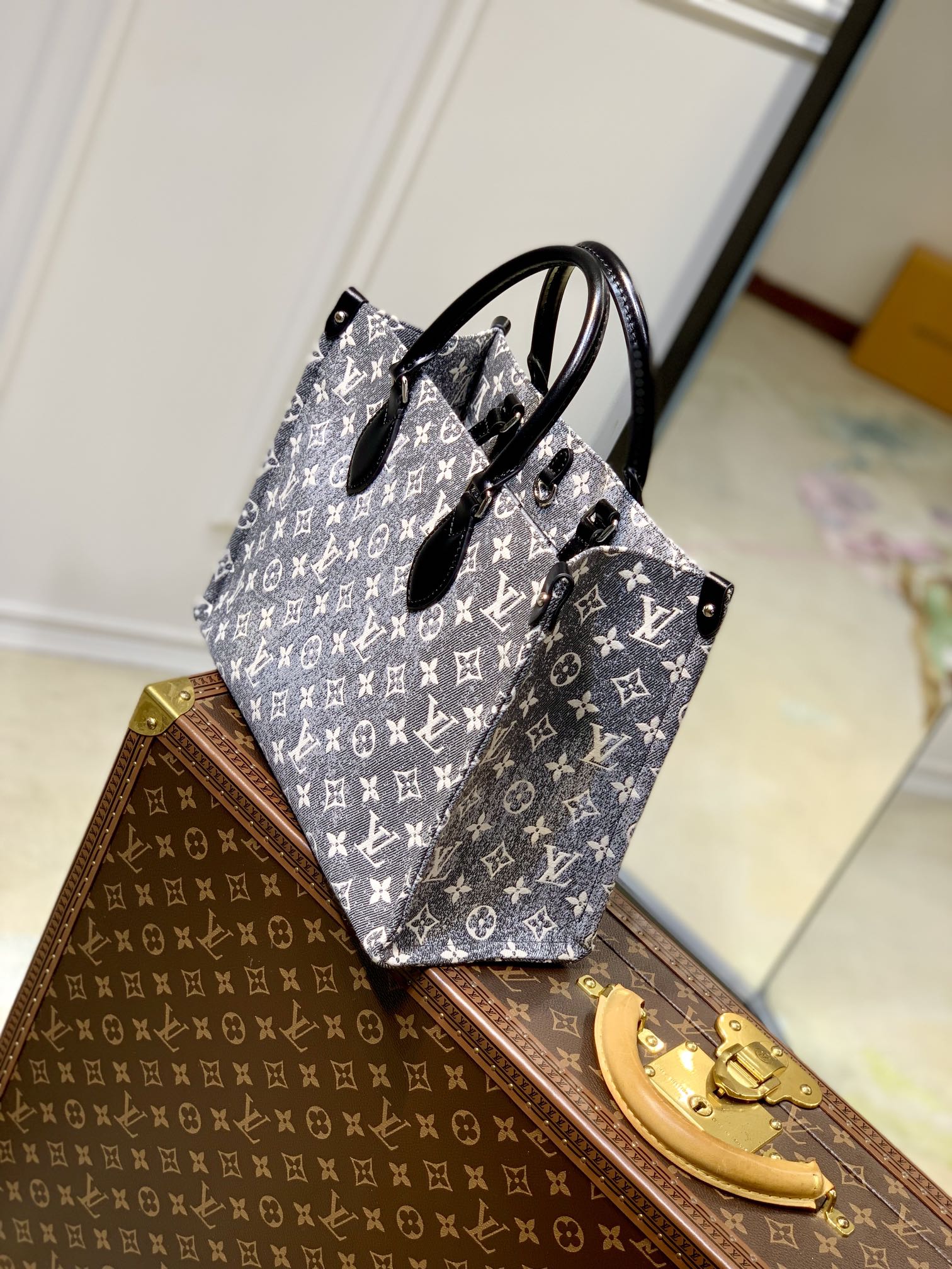 l0*is V*t0n onthego handbag-35*27*14cm