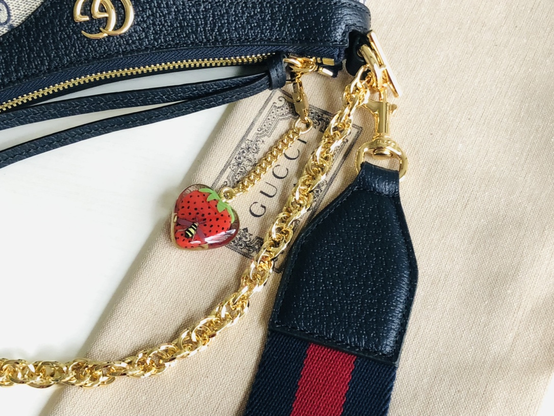 G*u*i chain bag-25*15*6cm