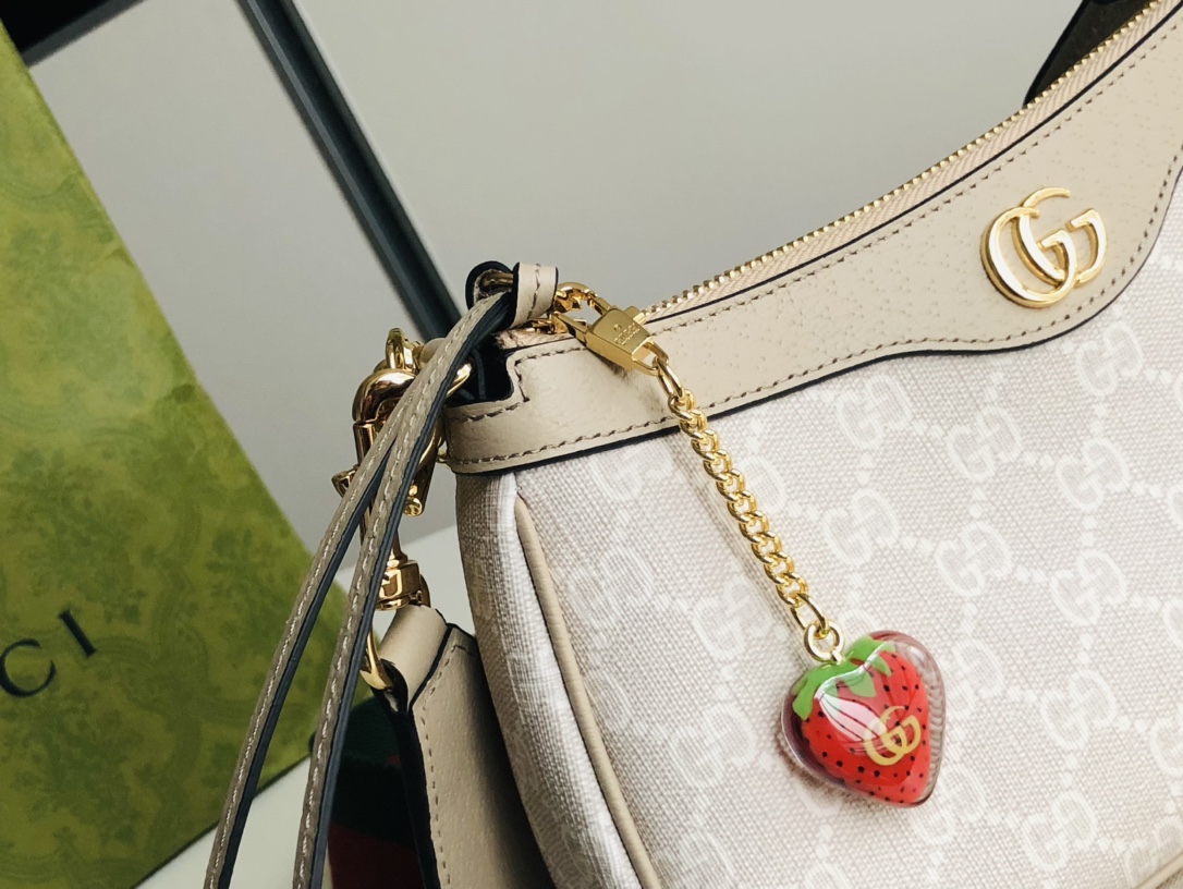 G*u*i chain bag-25*15*6cm