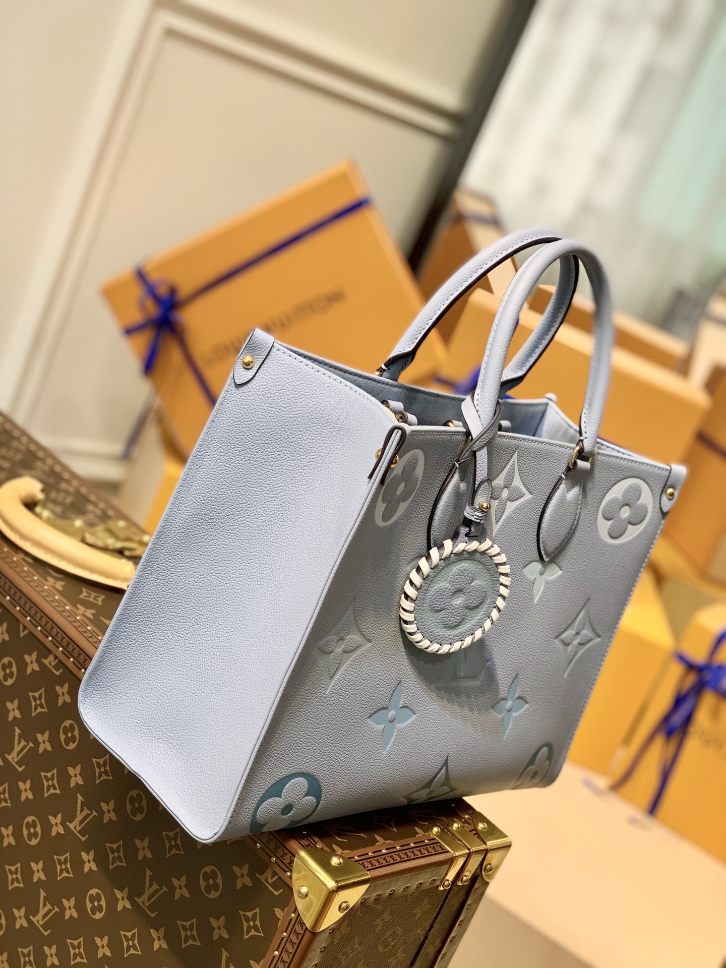 l0*is V*t0n small onthego handbag-35*28*15cm
