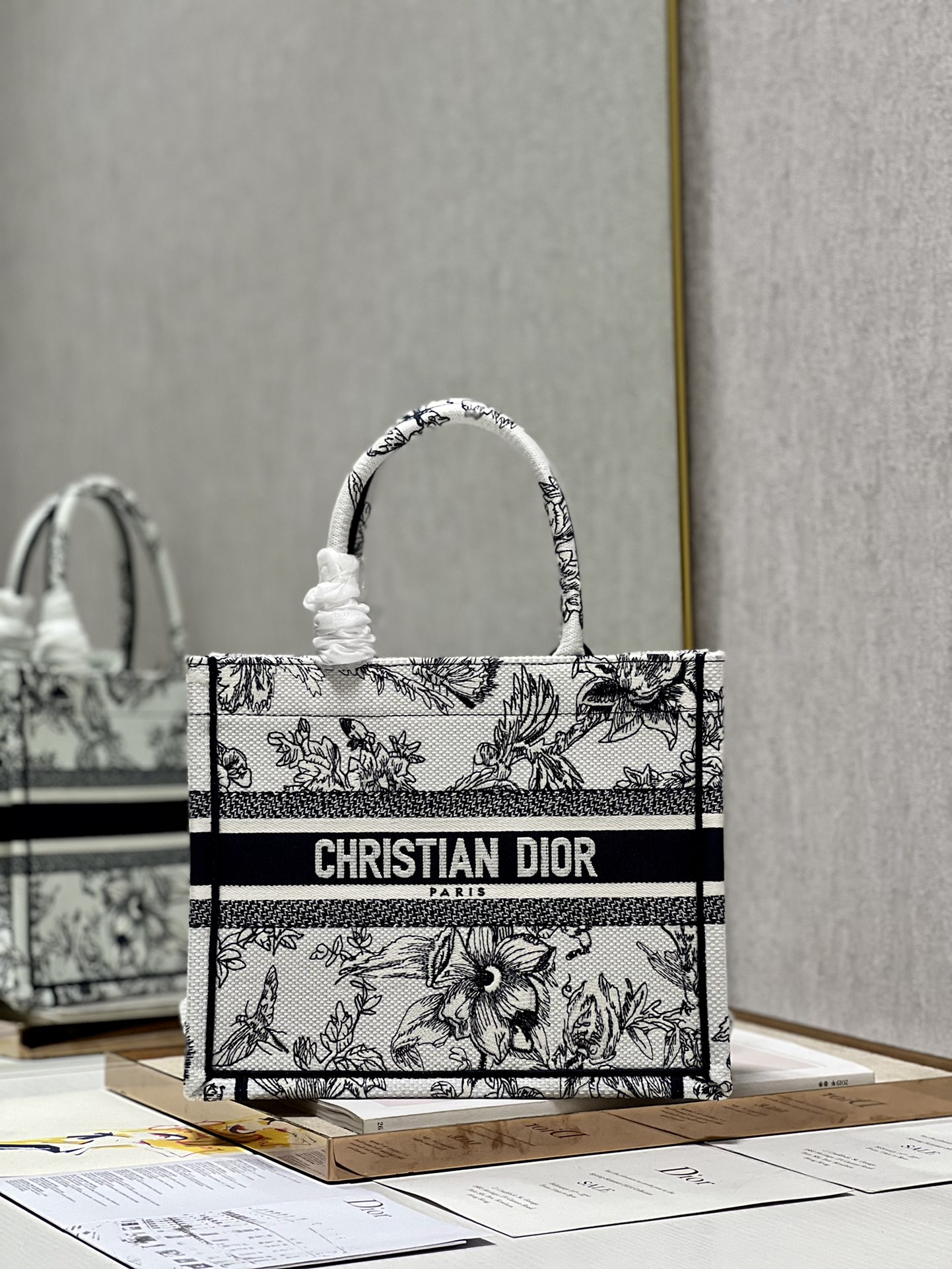 D*or small book tote-26*8*22cm