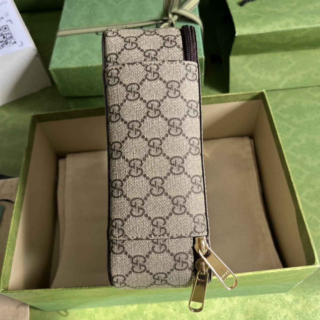 G*u*i pouch-22*8*14cm