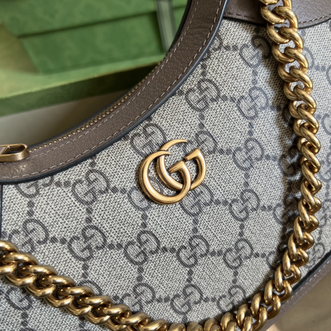 G*u*i chain bag-23*19*7cm