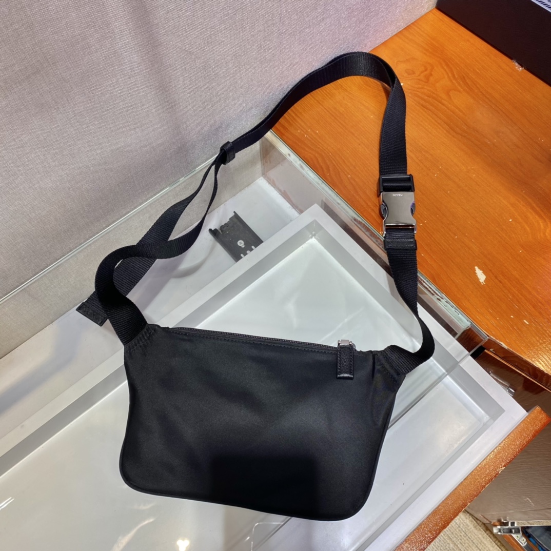 Pra*a 2vh128 waist bag -19*13*2.5cm