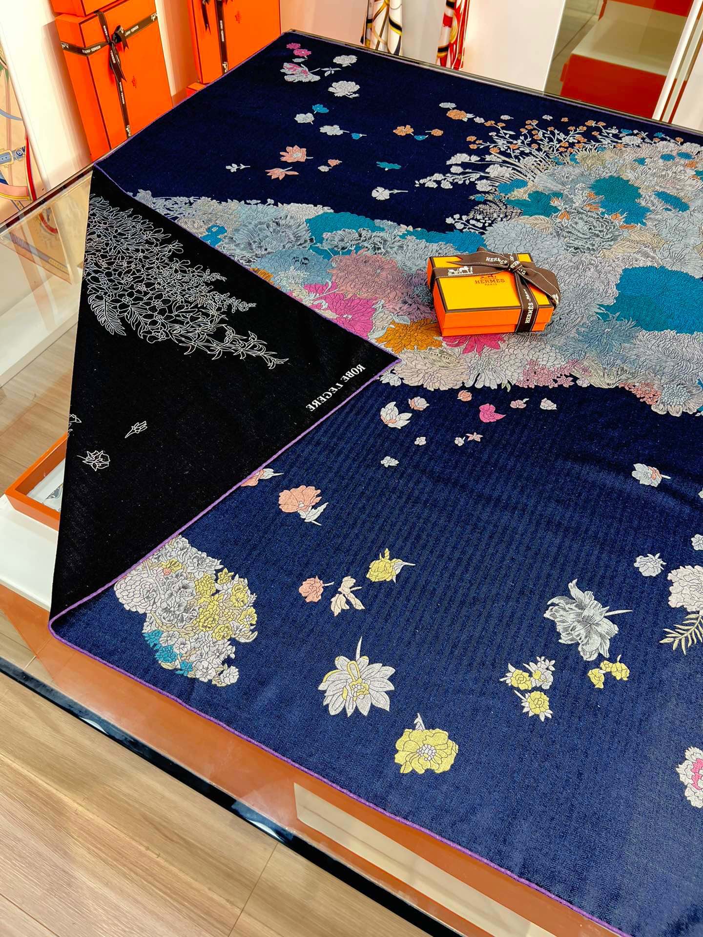 H**mes shawls-140*140cm