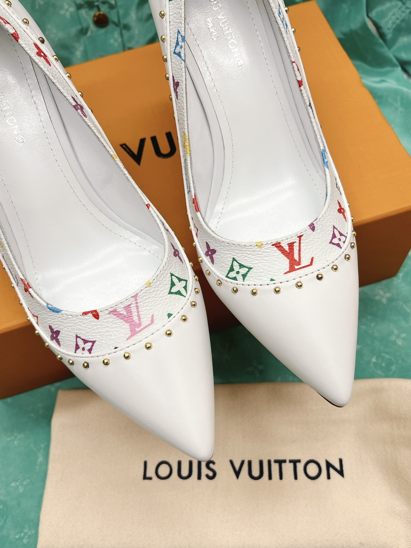 l0*is V*t0n heel-10.5cm