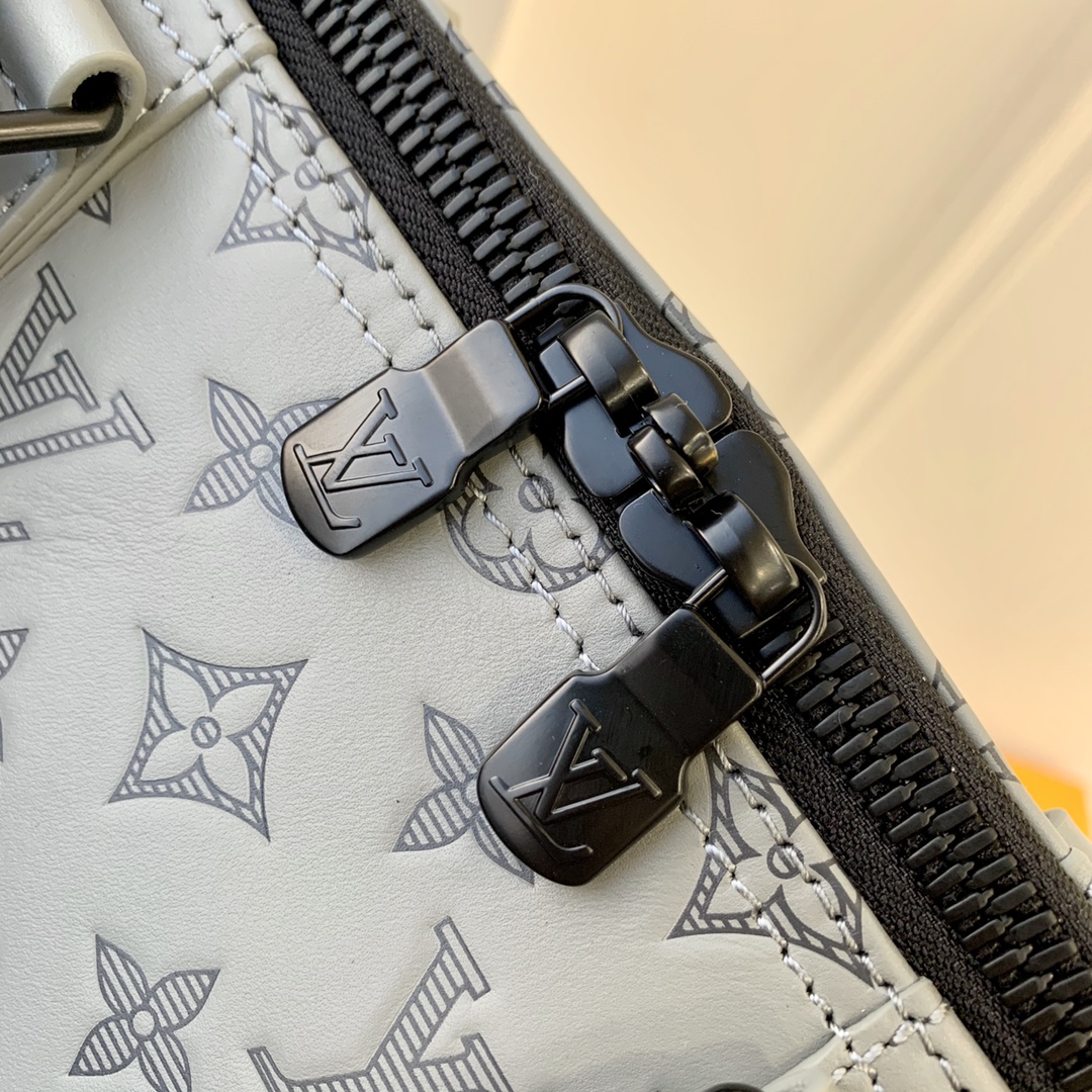 l0*is V*t0n keepall bandouliÈre- 50 x 29 x 23cm