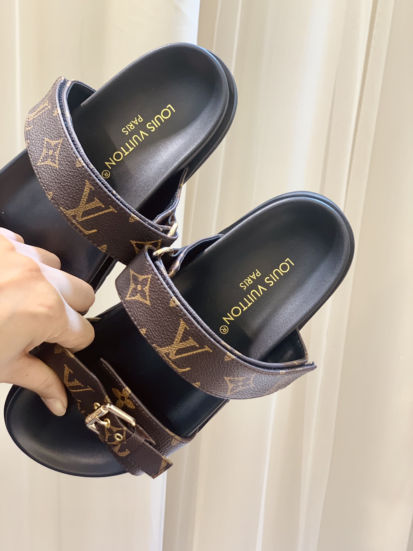 l0*is V*t0n sandals