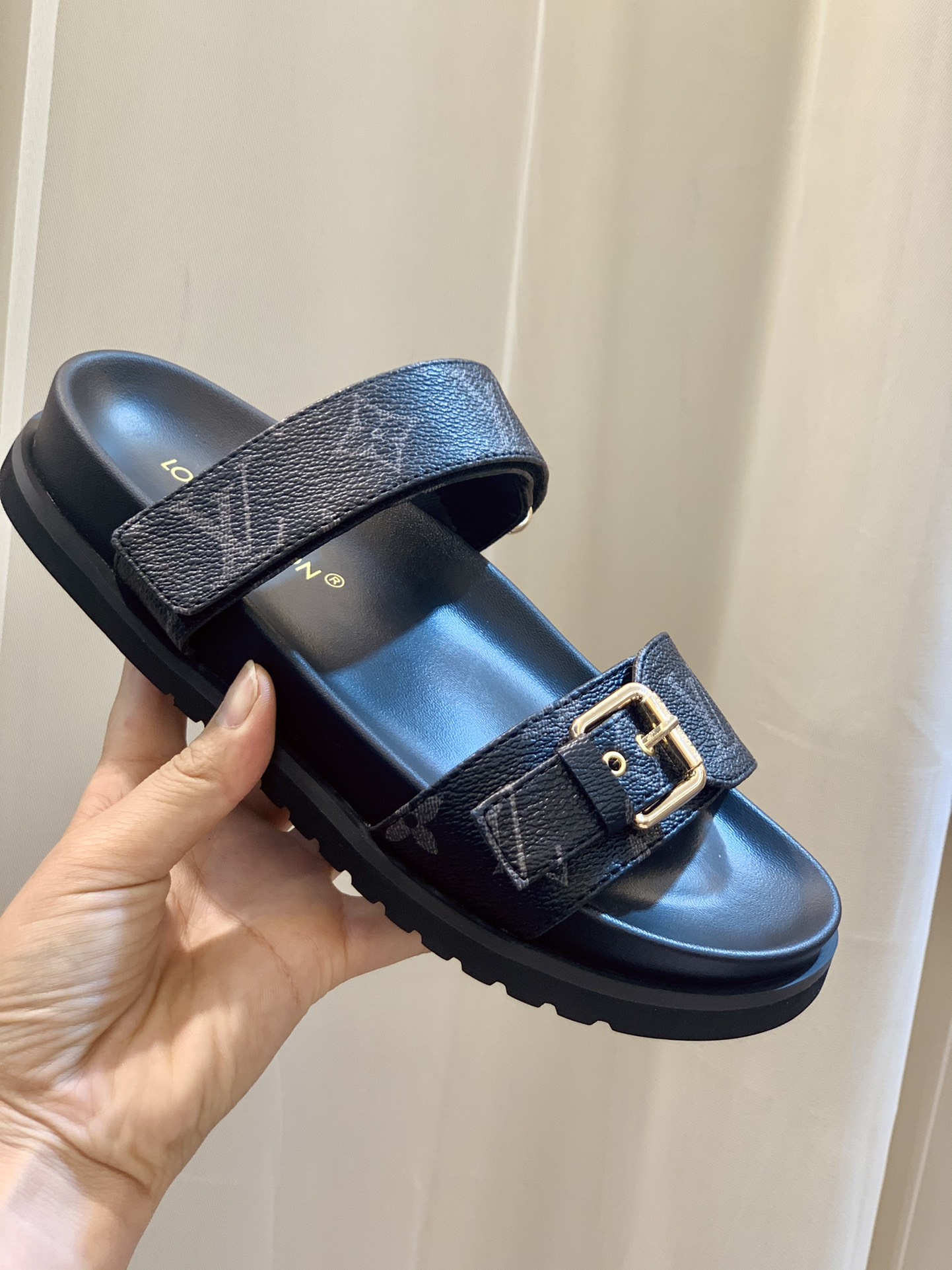 l0*is V*t0n sandals
