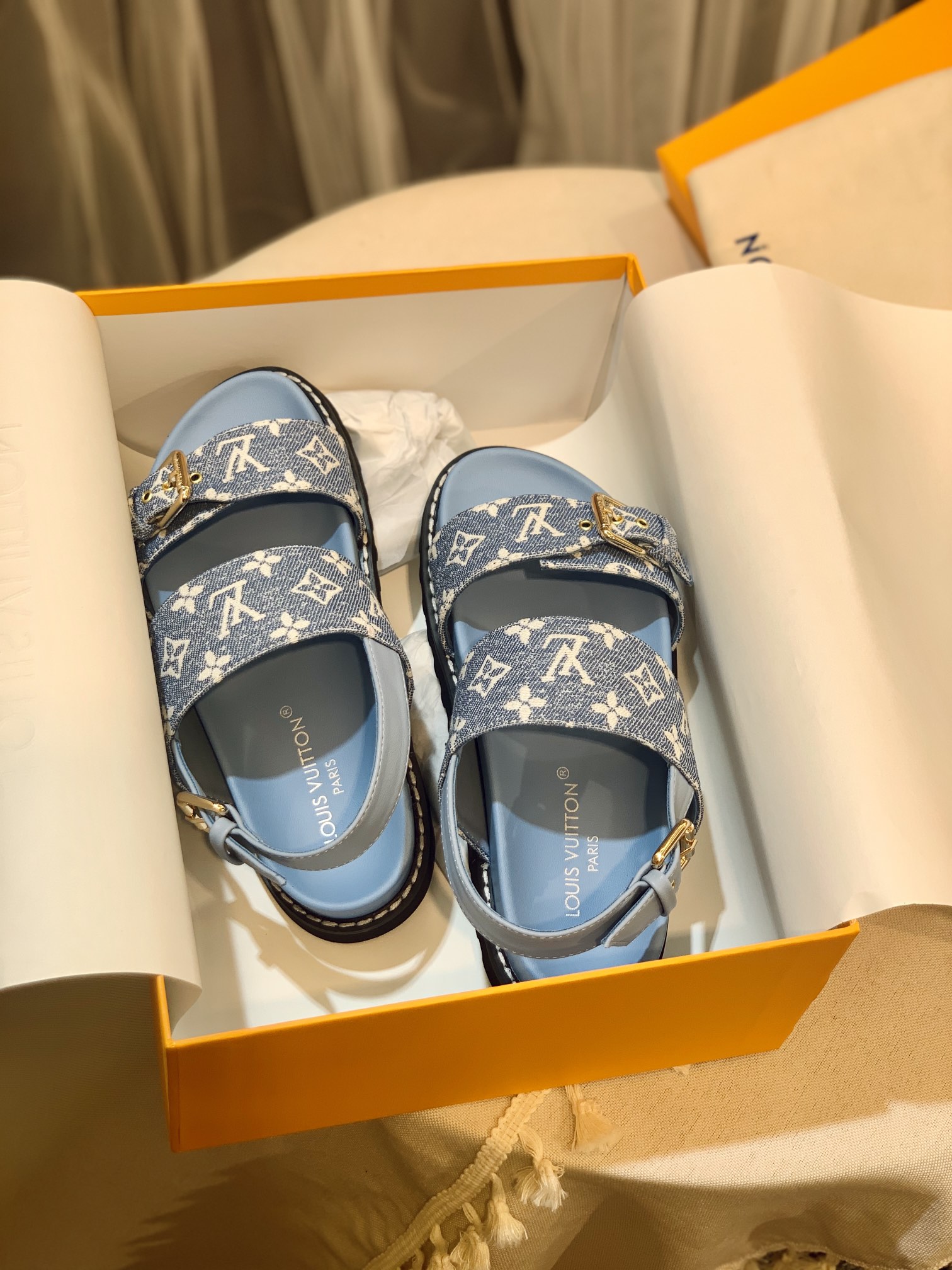 l0*is V*t0n sandals