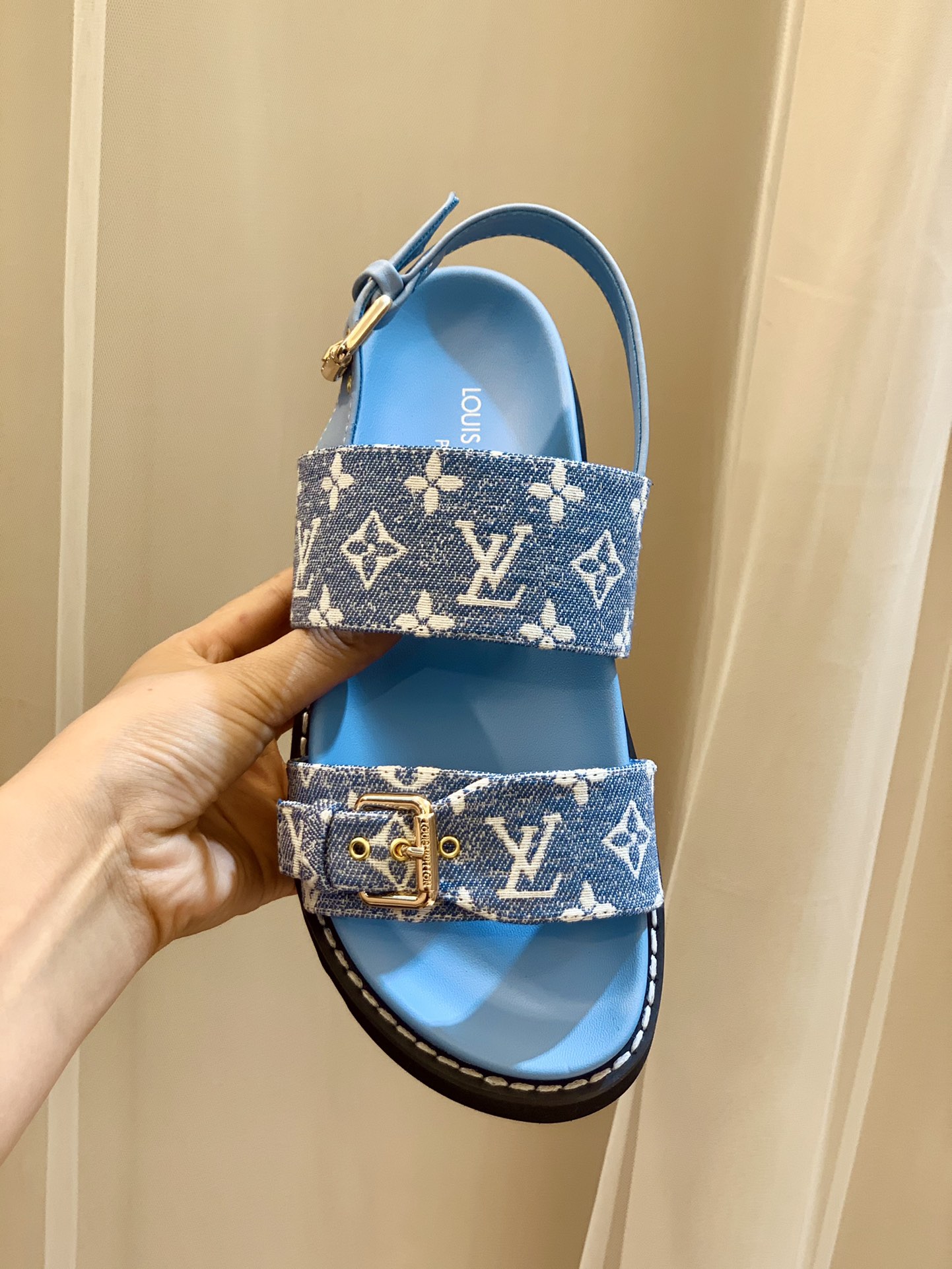 l0*is V*t0n sandals