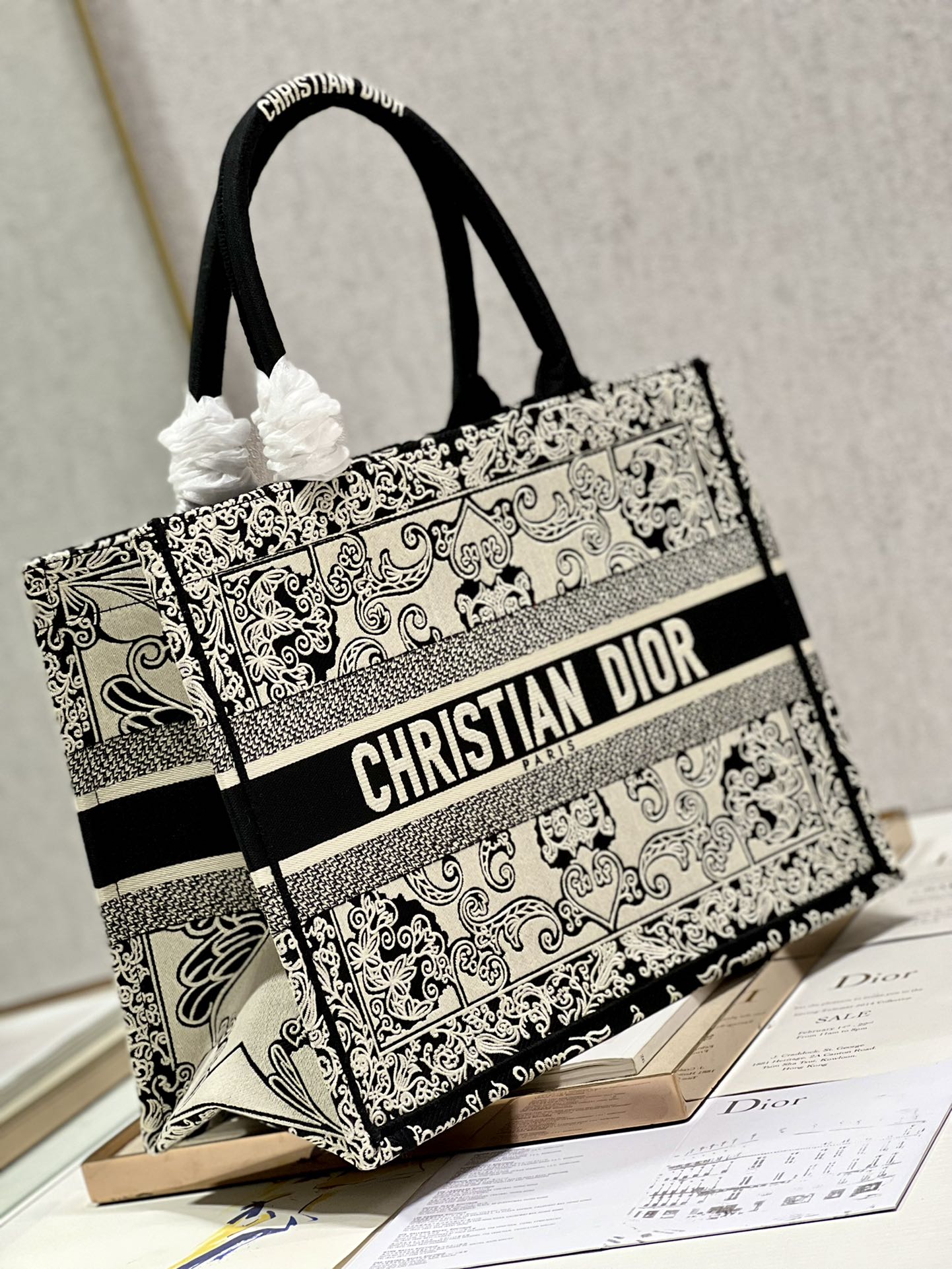 D*or book tote